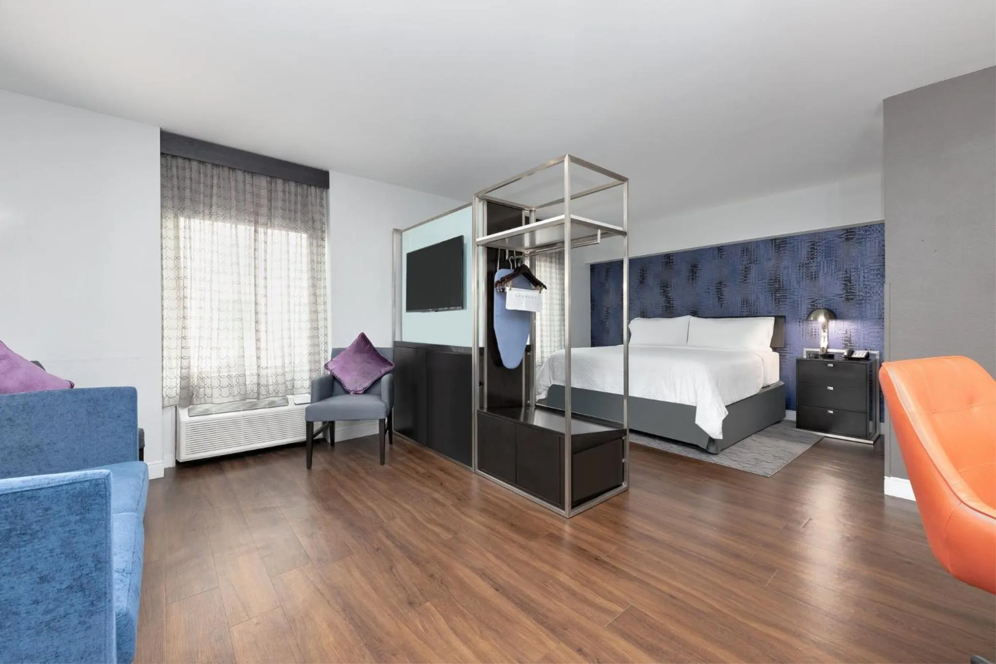 Photo of the whole room in Holiday Inn Express - Dallas Downtown by IHG