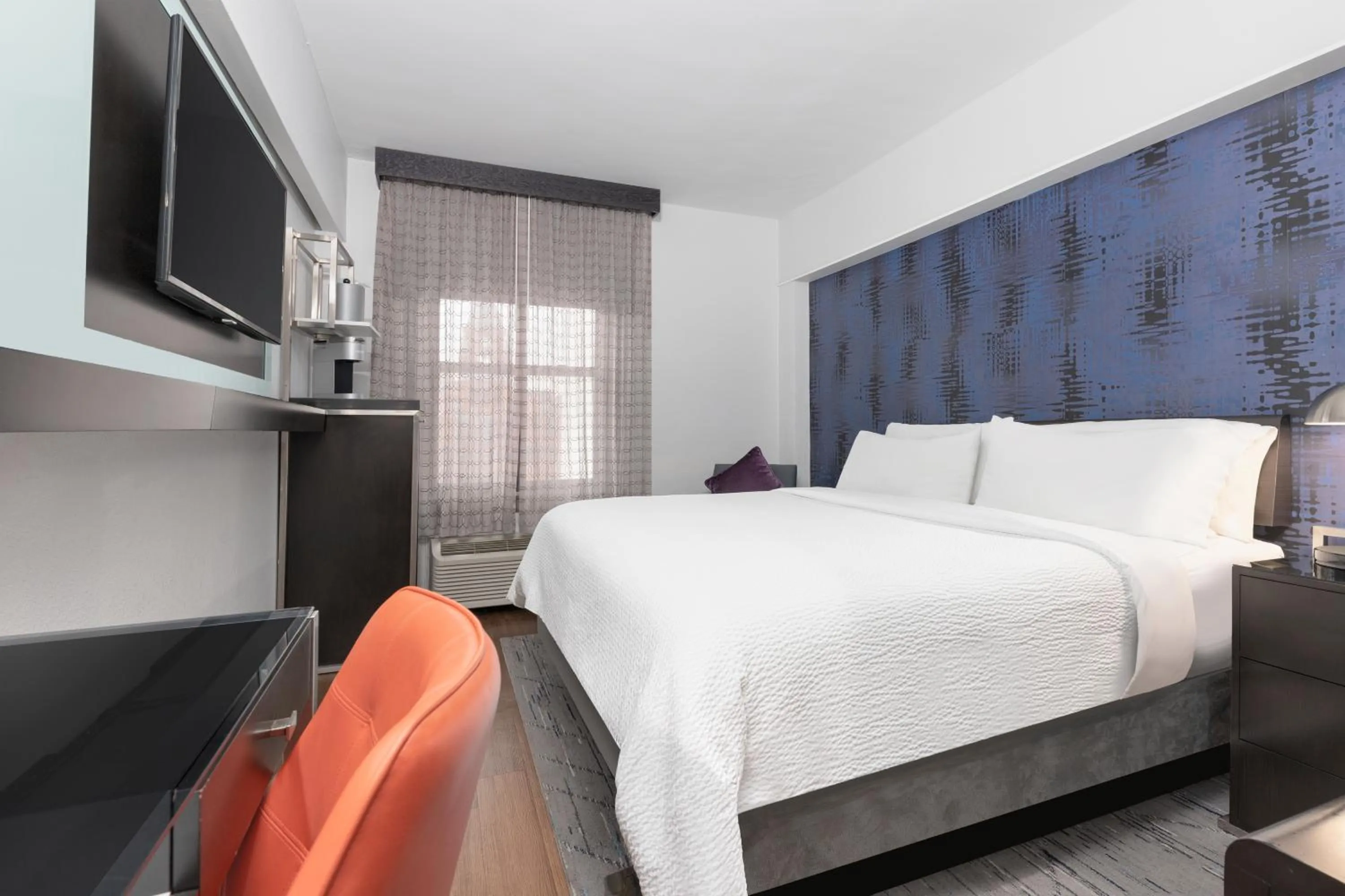 Bed in Holiday Inn Express - Dallas Downtown by IHG