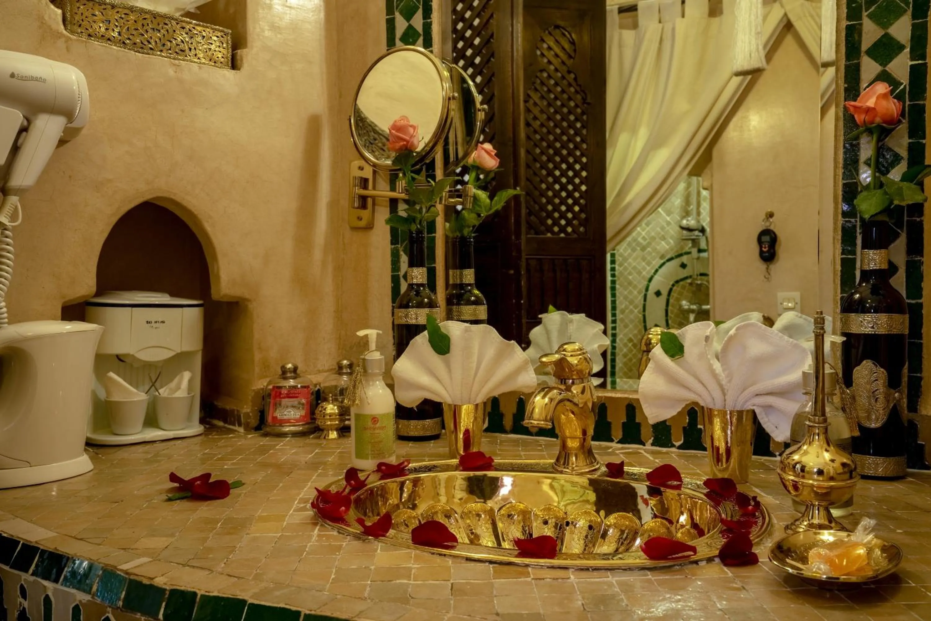 Shower in Riad Anabel