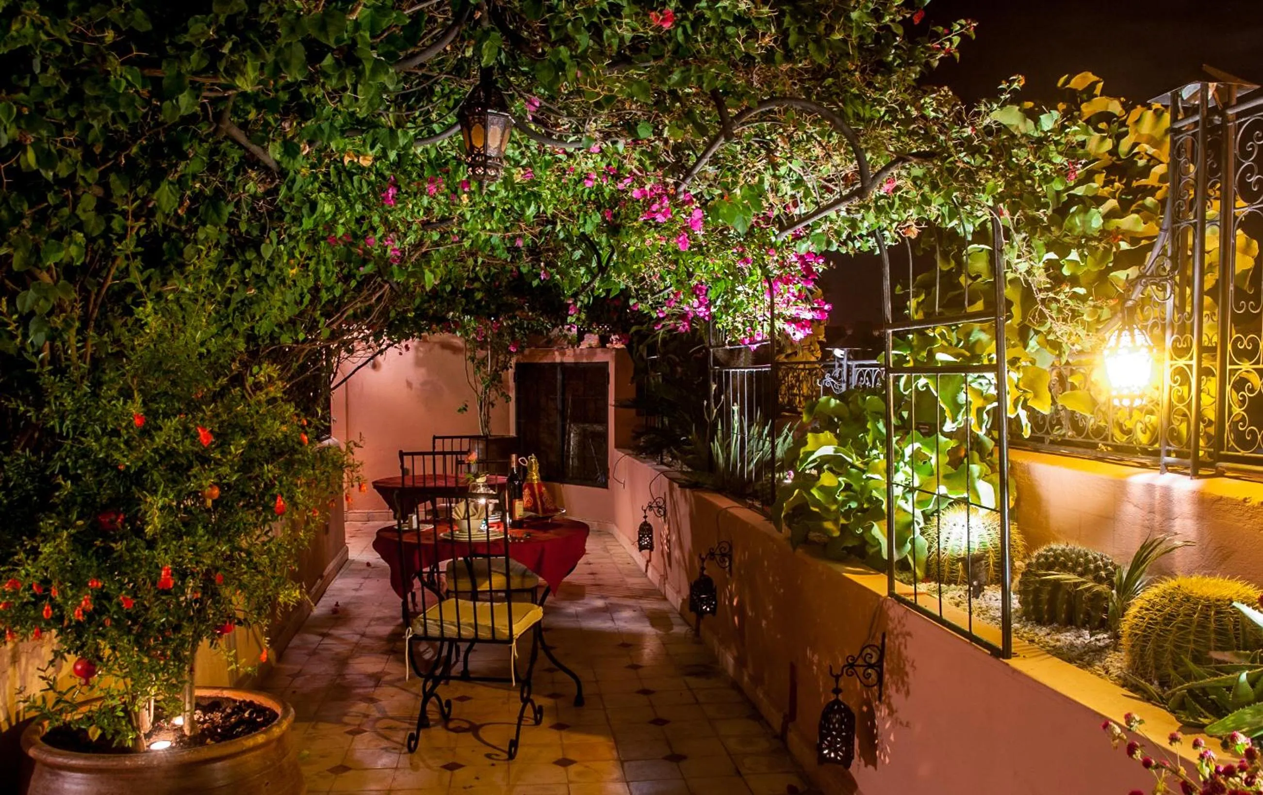 Restaurant/places to eat in Riad Anabel