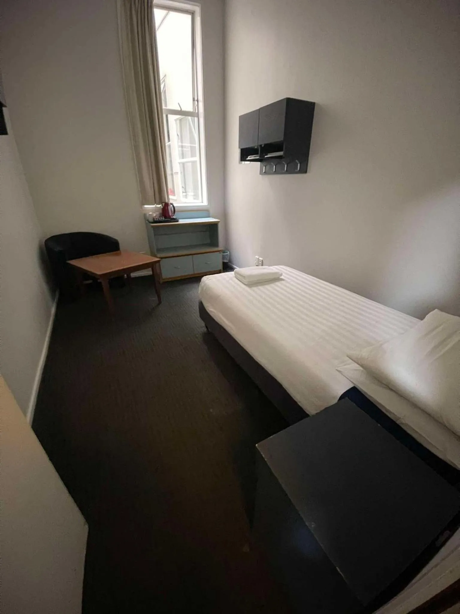 Bedroom, Bed in Nomads Capital Backpackers - Wellington