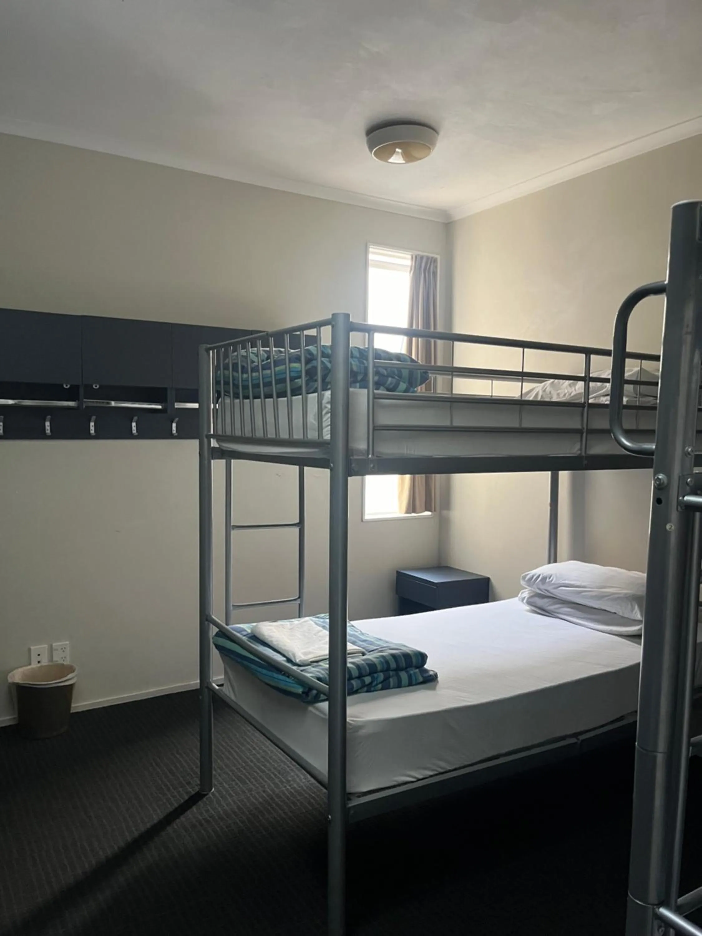 Bedroom, Bed in Nomads Capital Backpackers - Wellington