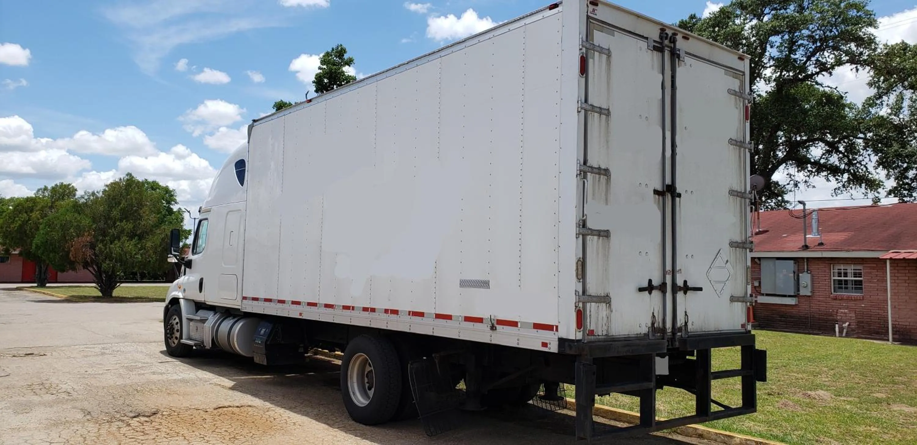Parking in Encino Motel