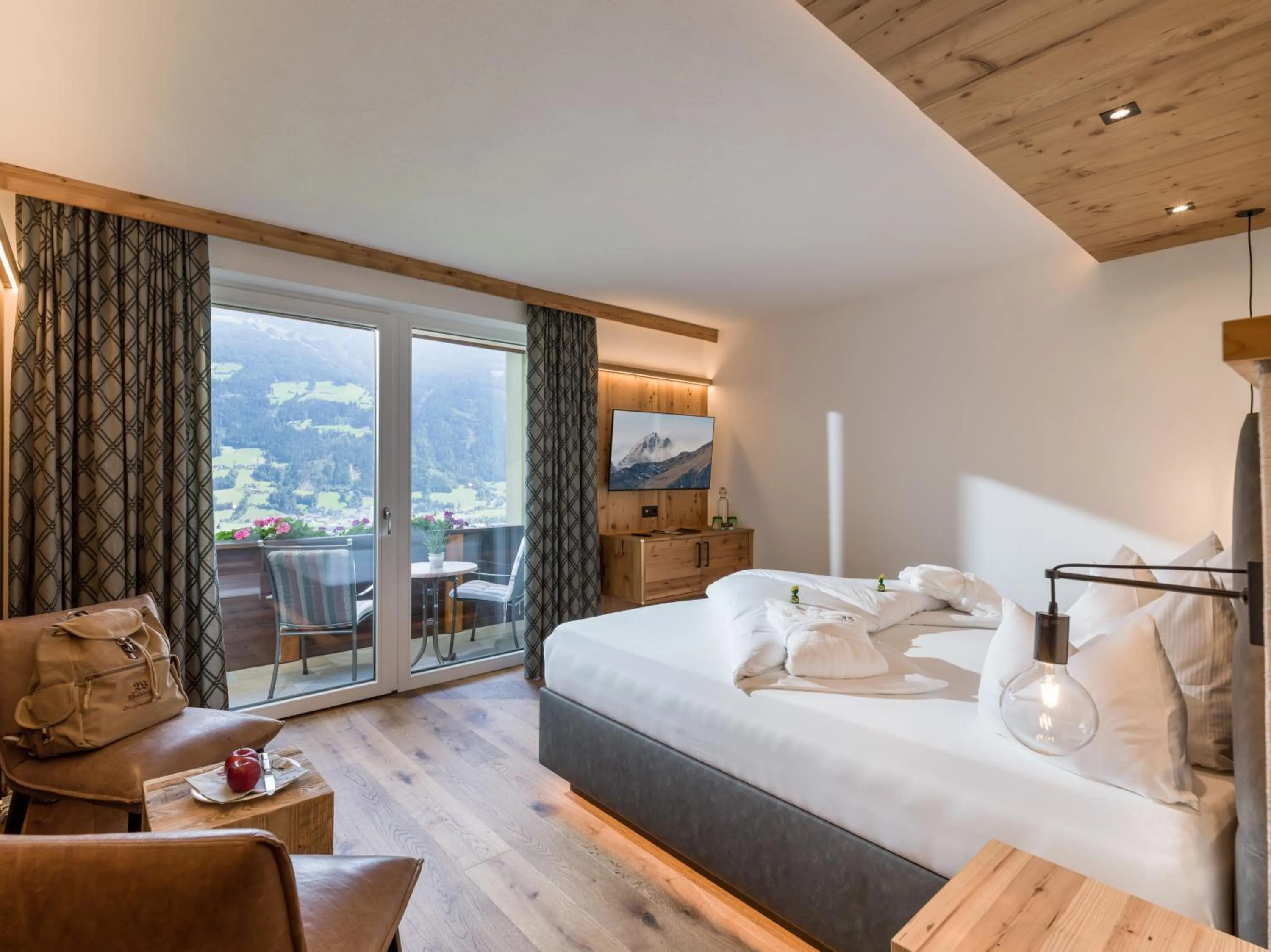 Bed in Hotel Waldfriede - Der Logenplatz im Zillertal