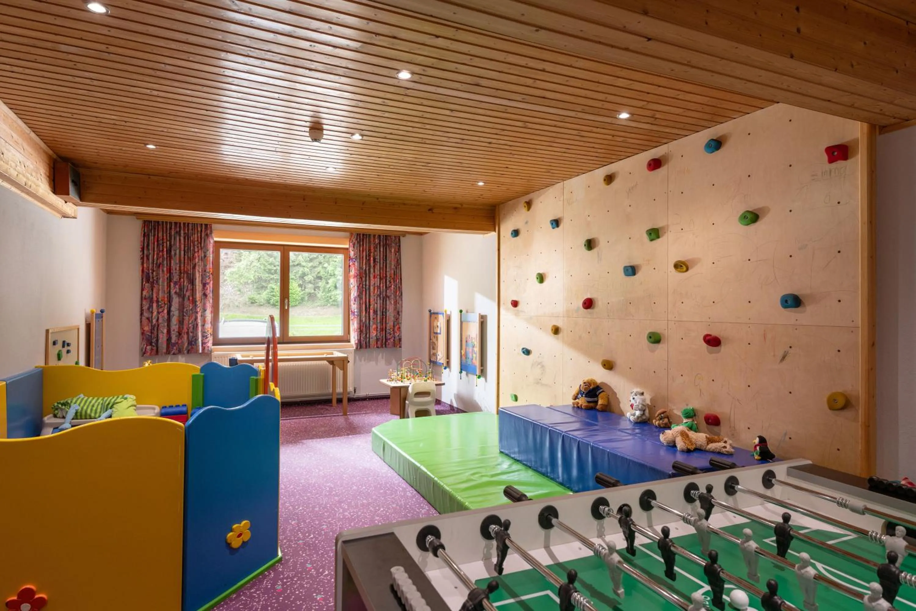 children in Hotel Waldfriede - Der Logenplatz im Zillertal