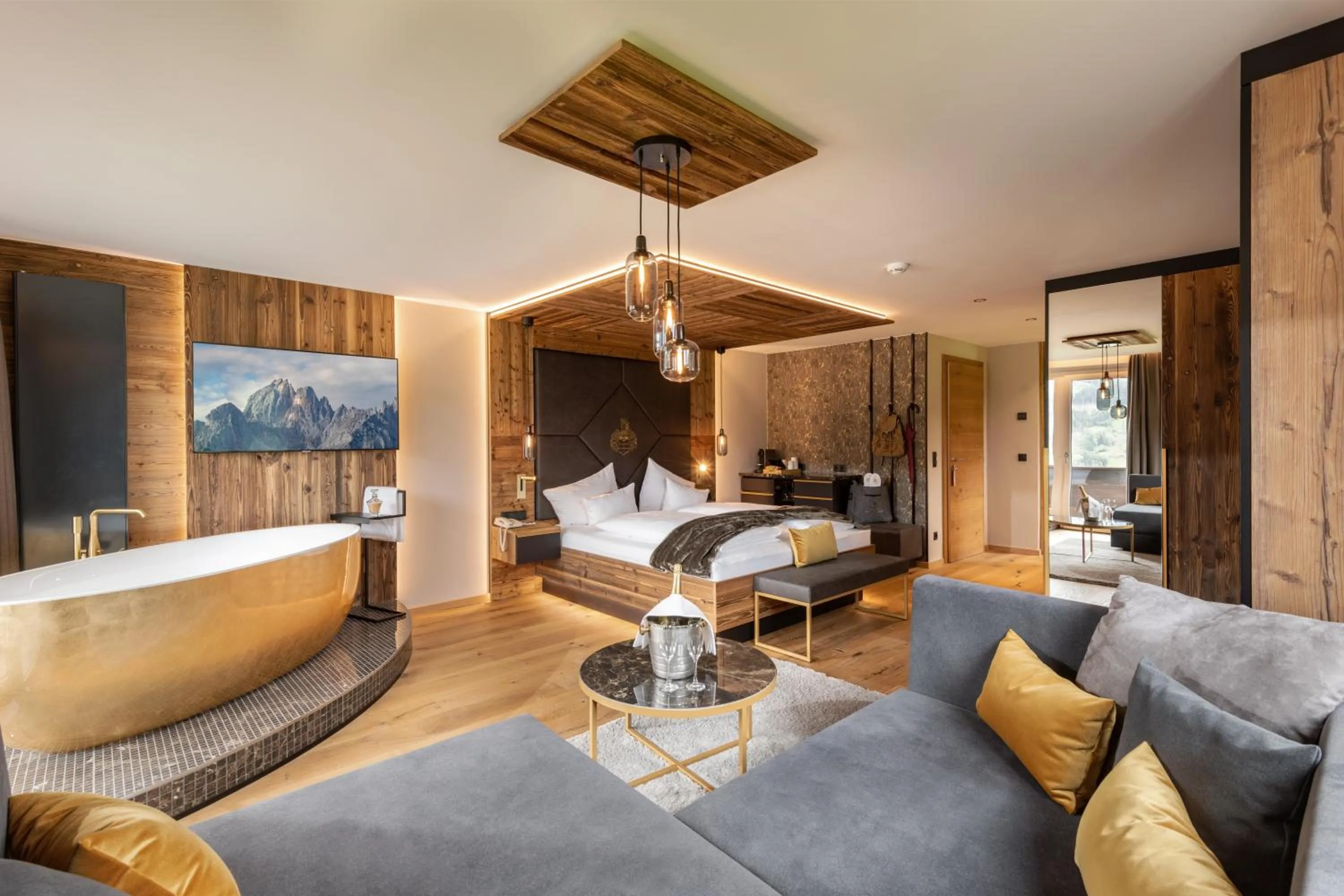 Bathroom, Bed in Hotel Waldfriede - Der Logenplatz im Zillertal