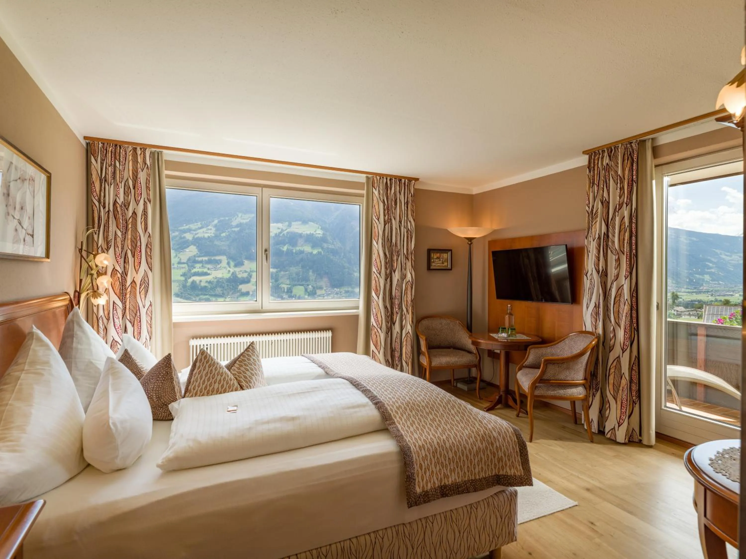 View (from property/room), Bed in Hotel Waldfriede - Der Logenplatz im Zillertal