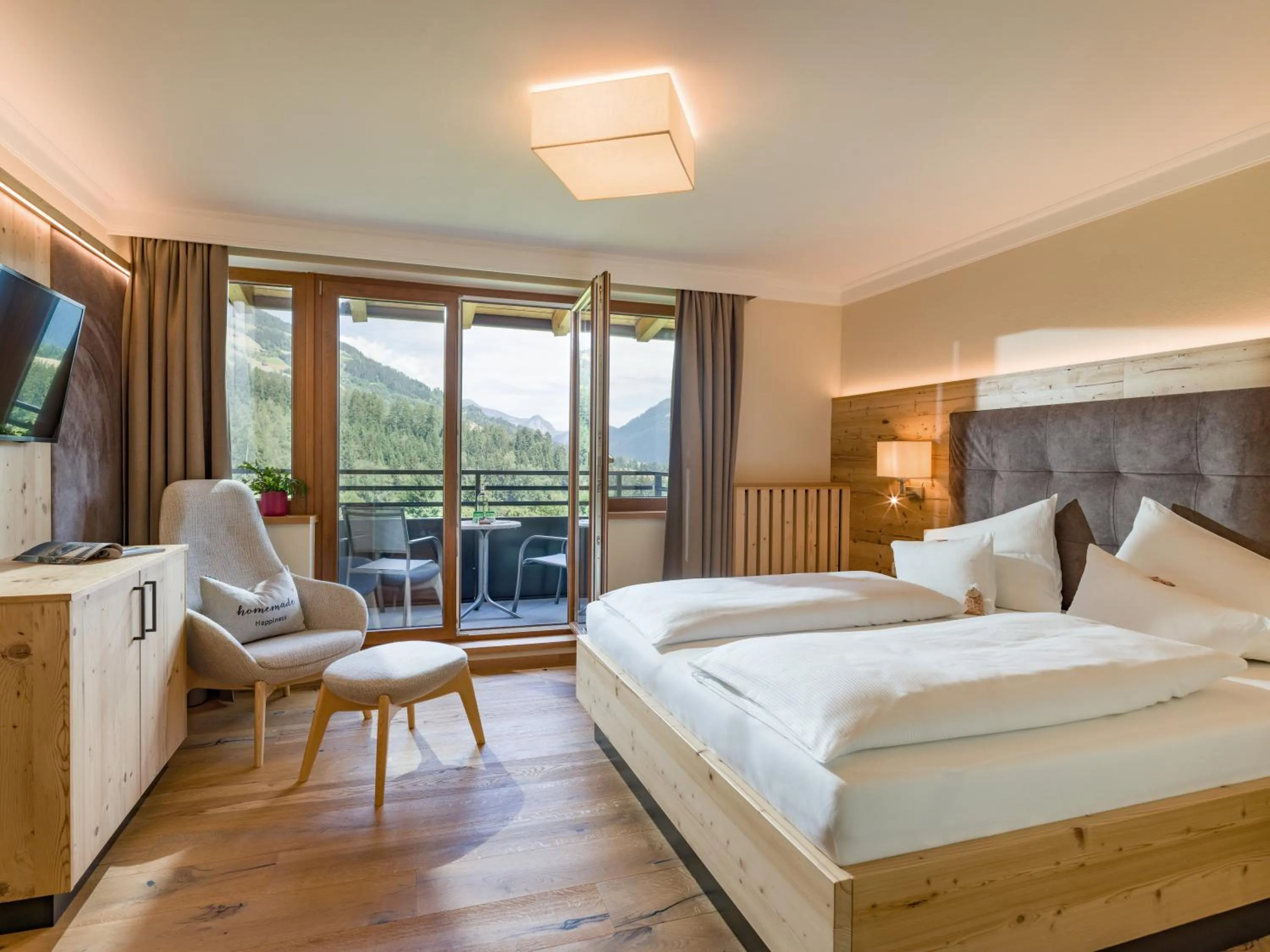 View (from property/room), Bed in Hotel Waldfriede - Der Logenplatz im Zillertal