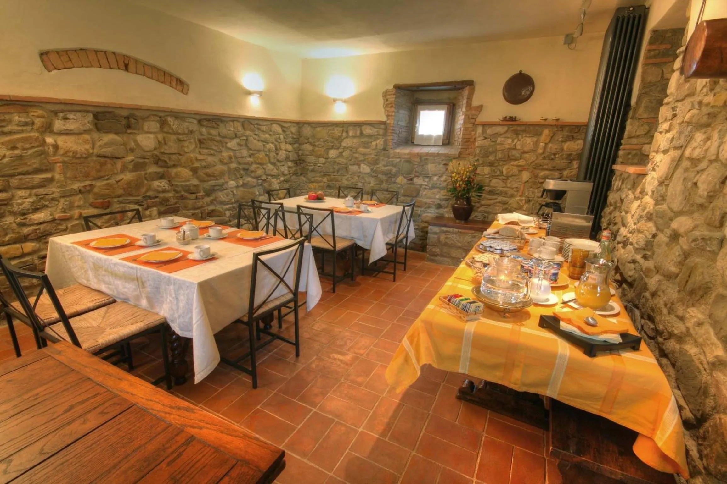 Restaurant/places to eat in Il Nido di Gabbiano
