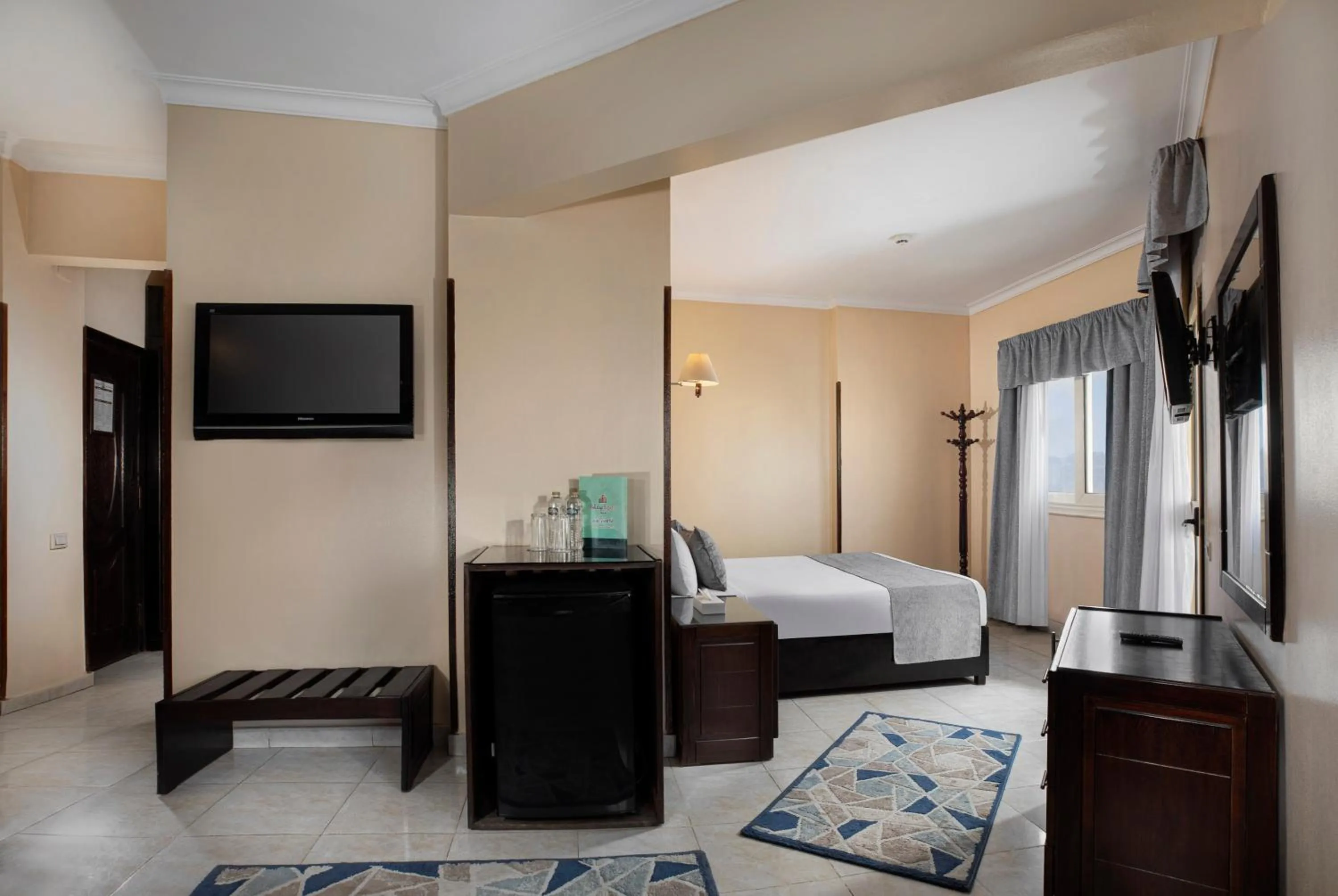 Photo of the whole room, Bed in Holidays Express Hotel