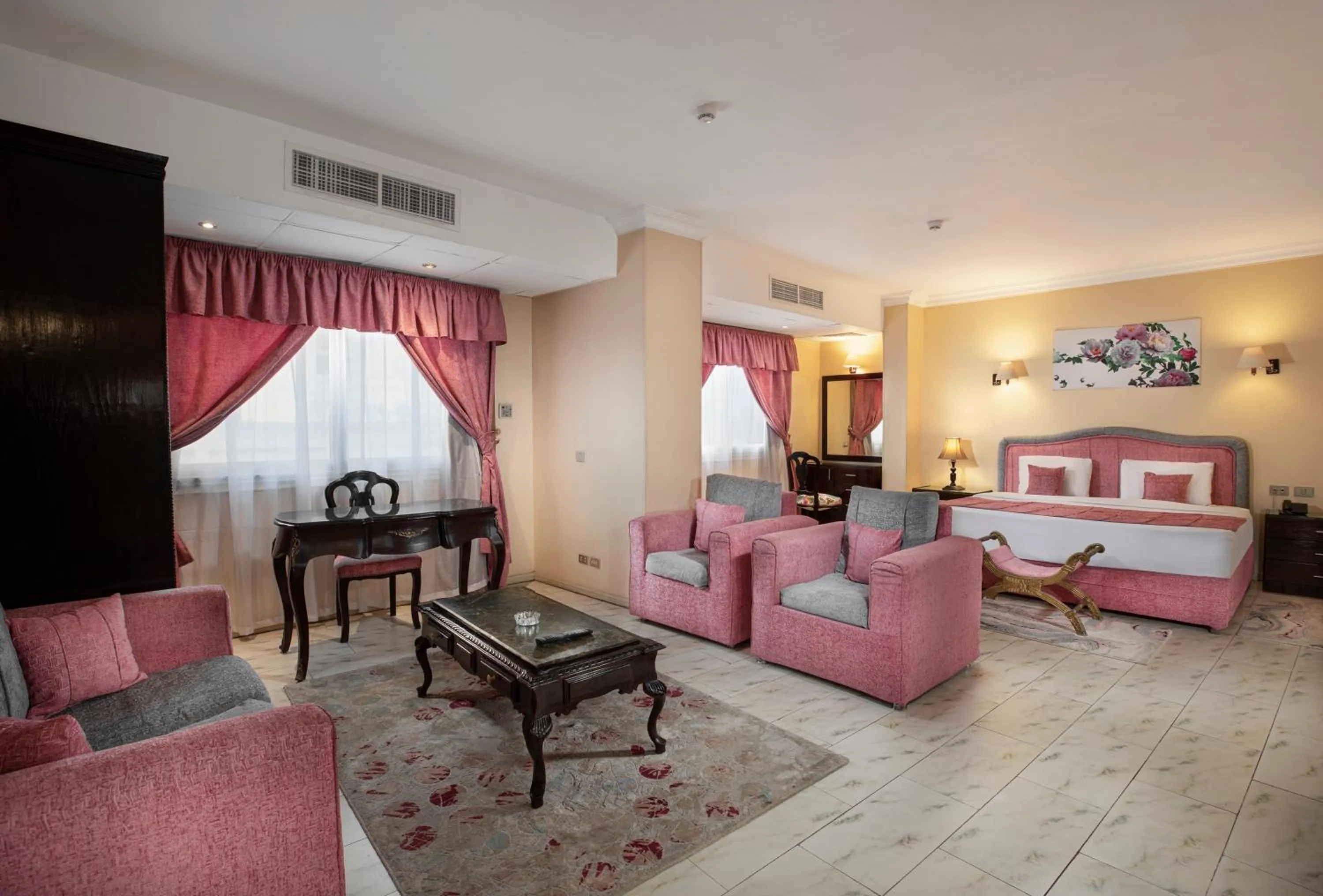 Photo of the whole room, Bed in Holidays Express Hotel