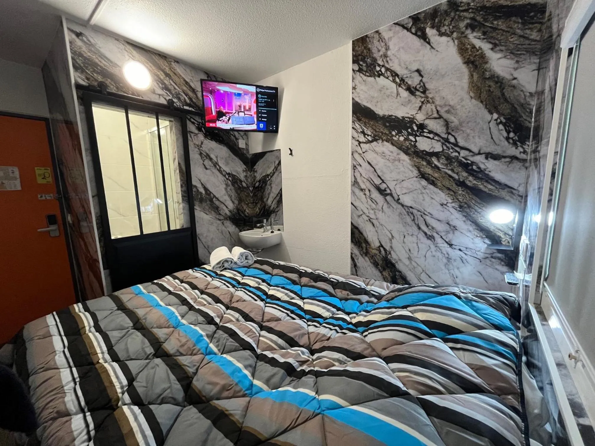 Bathroom, Bed in ClassEco Gent