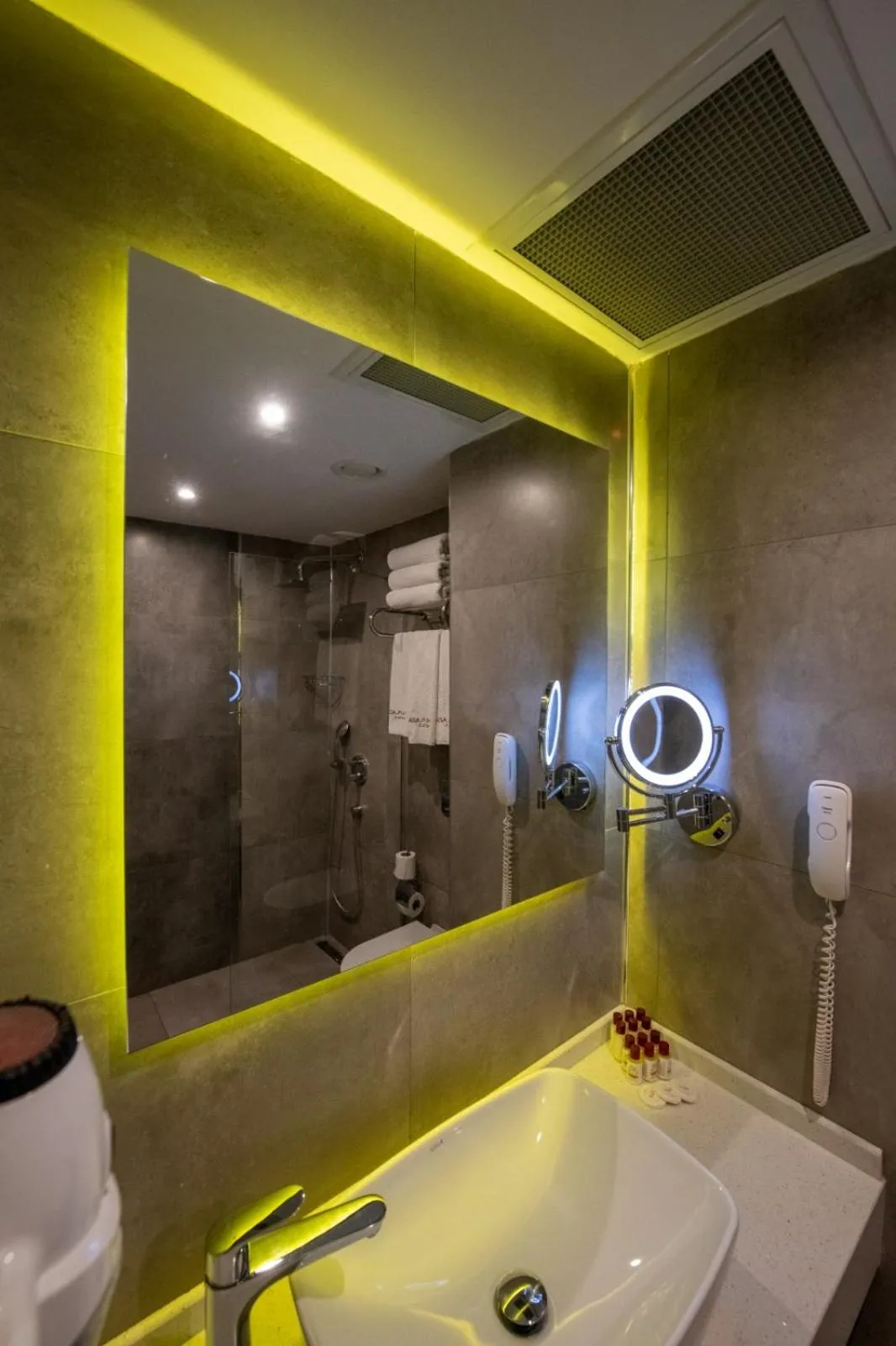 Bathroom in Nova Plaza Crystal Hotel & Spa