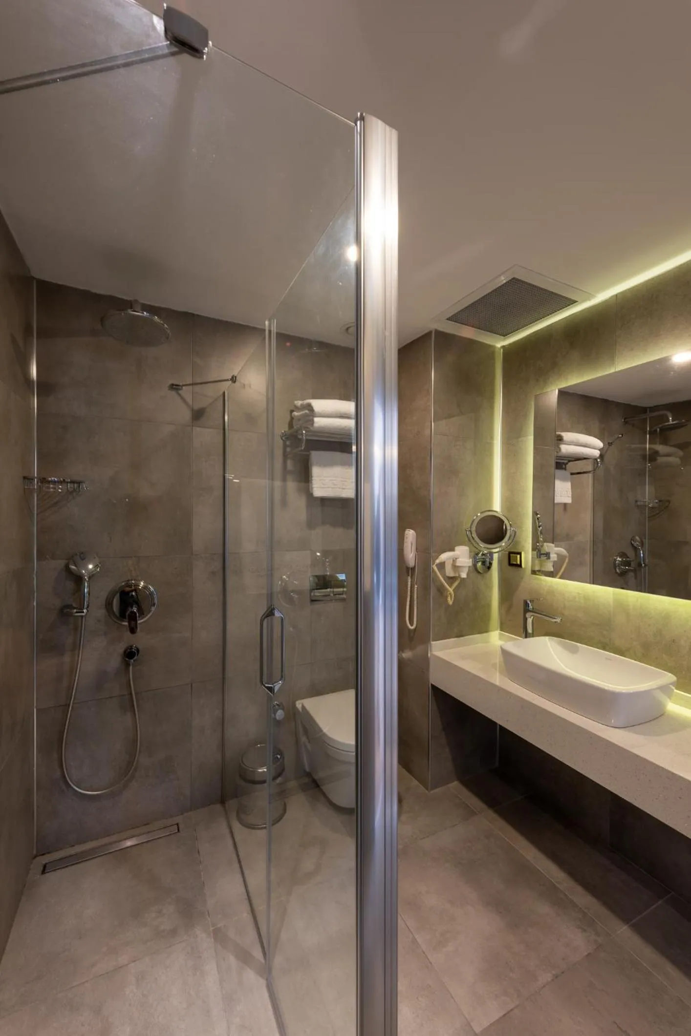 Shower in Nova Plaza Crystal Hotel & Spa