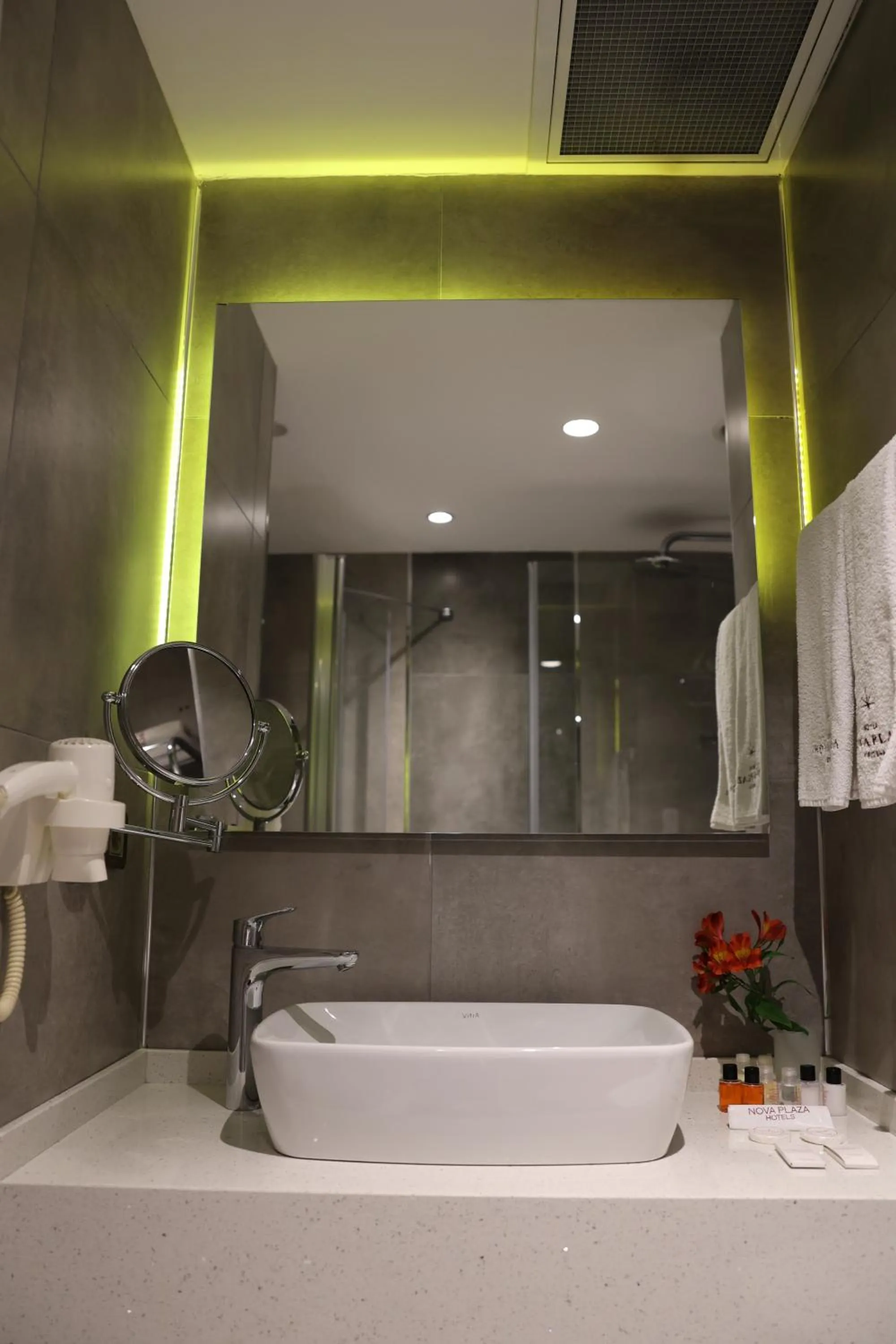 Shower in Nova Plaza Crystal Hotel & Spa