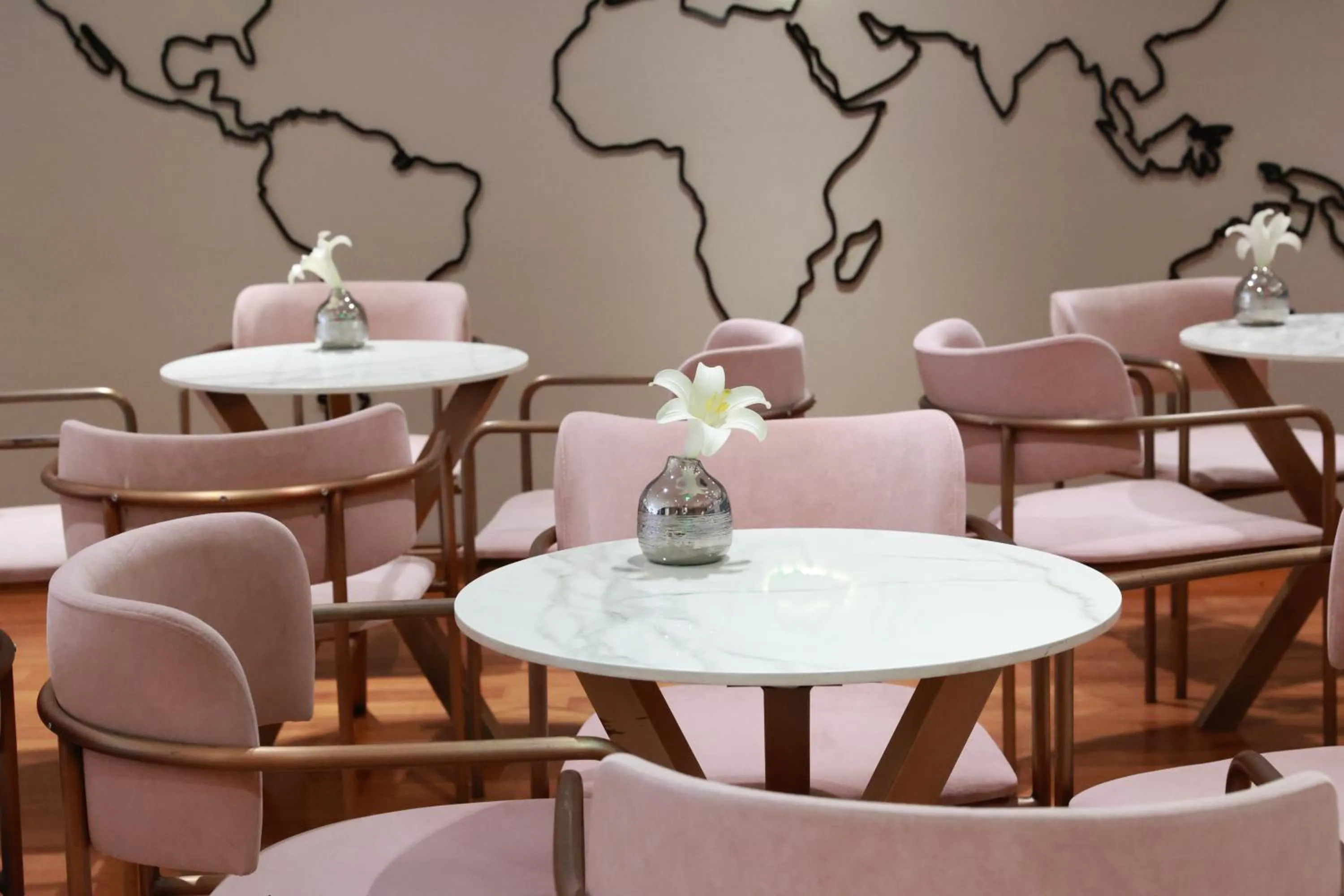 Restaurant/places to eat in Nova Plaza Crystal Hotel & Spa