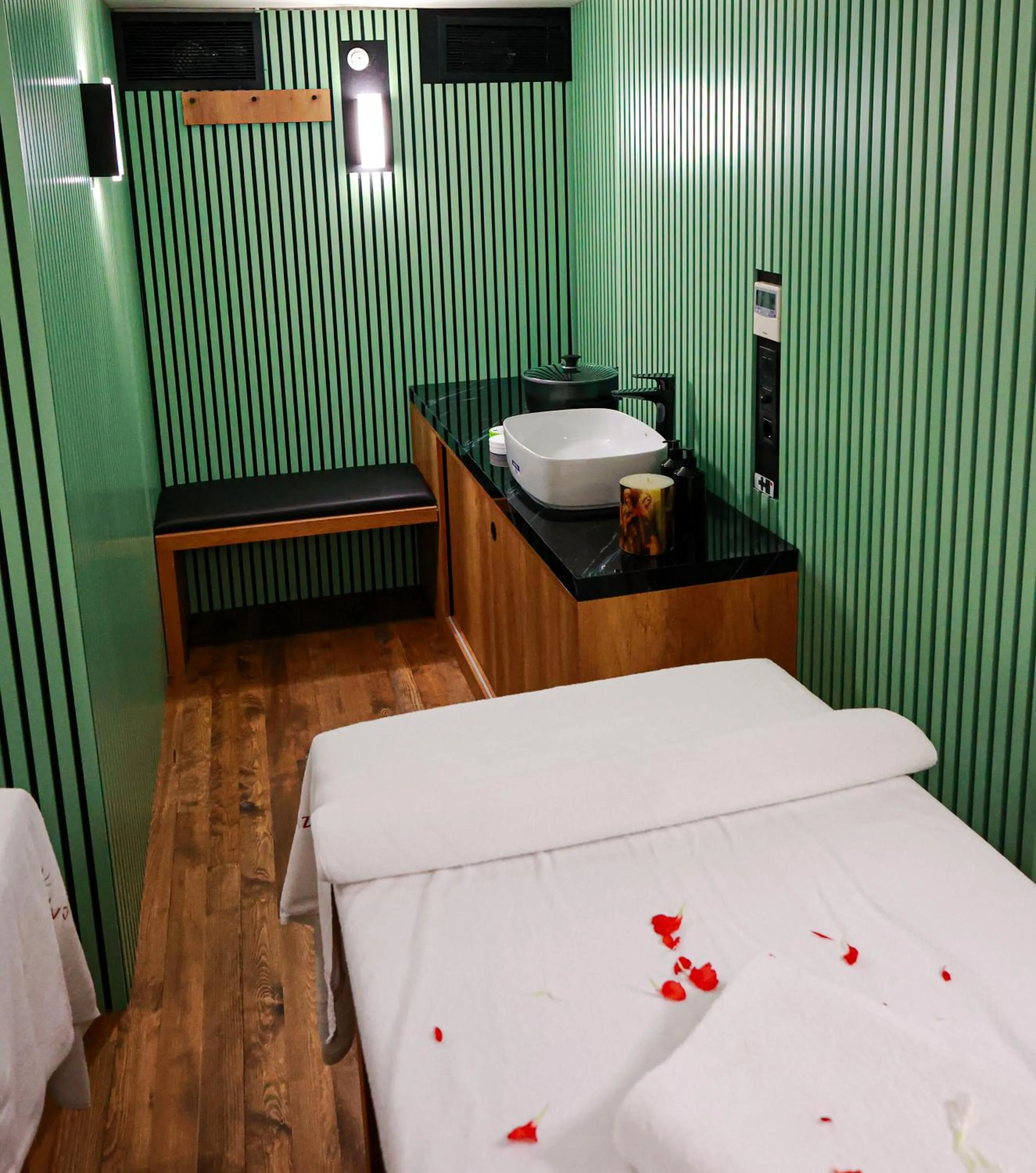 Spa and wellness centre/facilities, Bed in Nova Plaza Crystal Hotel & Spa