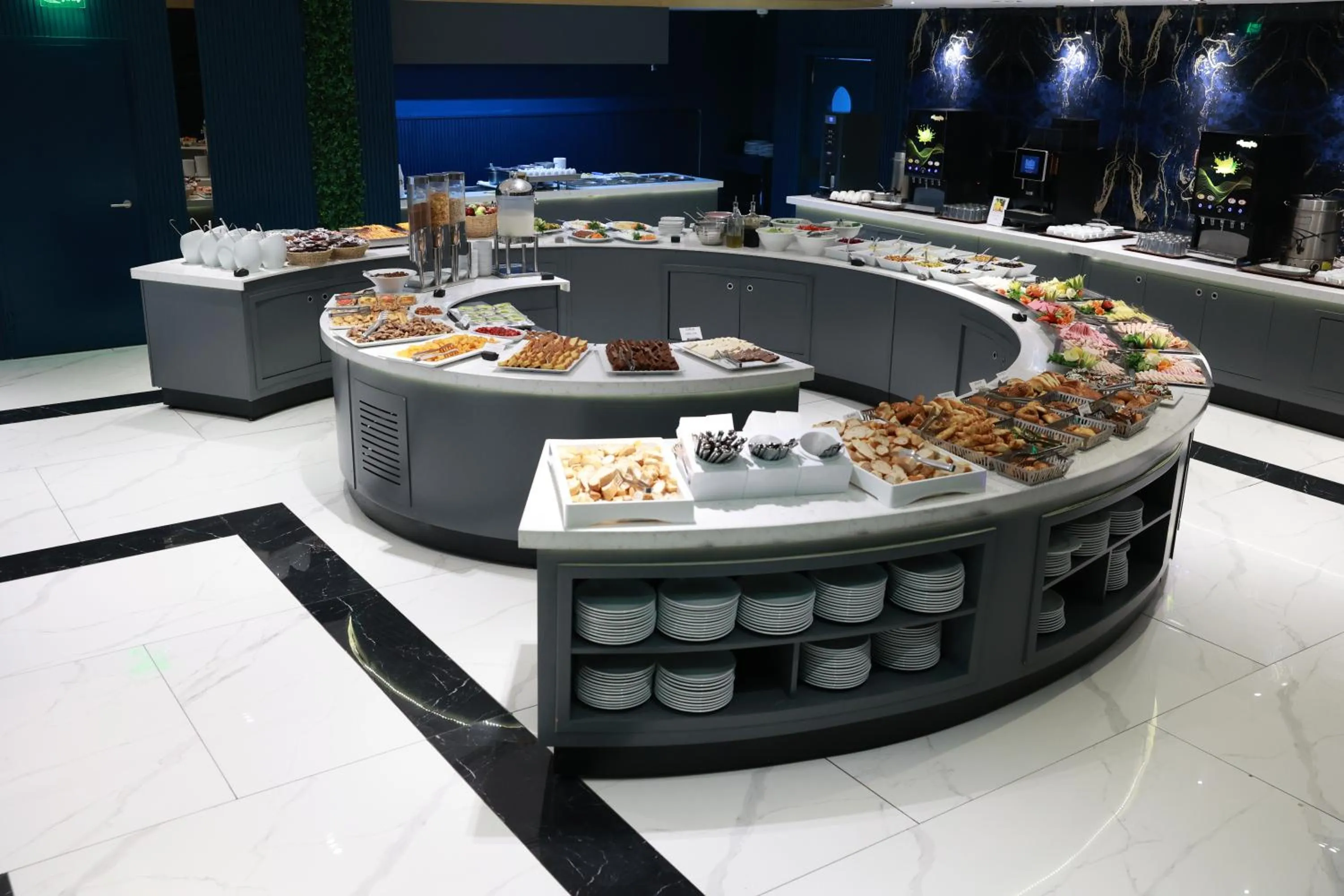 Food and drinks in Nova Plaza Crystal Hotel & Spa