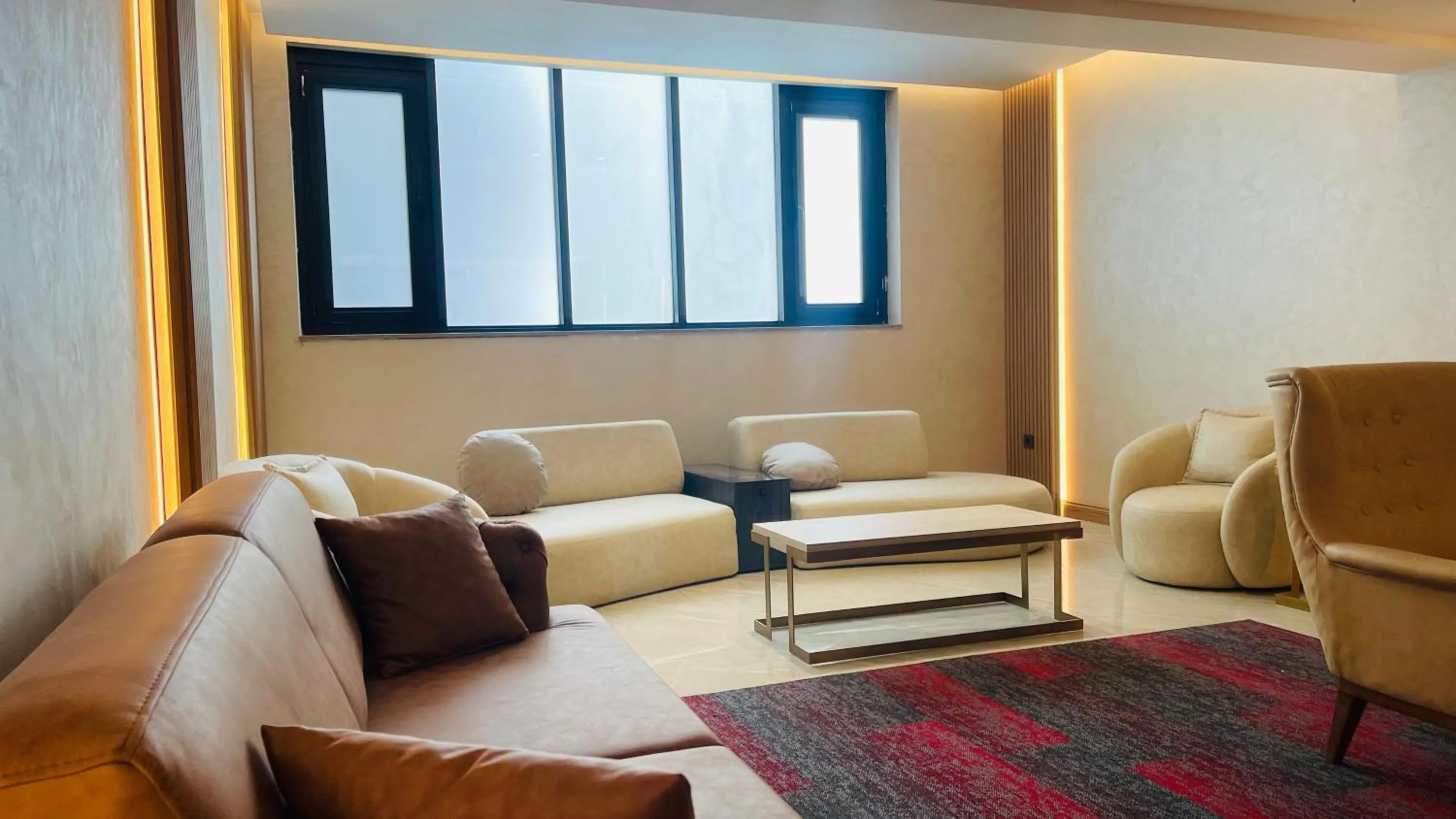 Seating area in Osmanbey Fatih Hotel