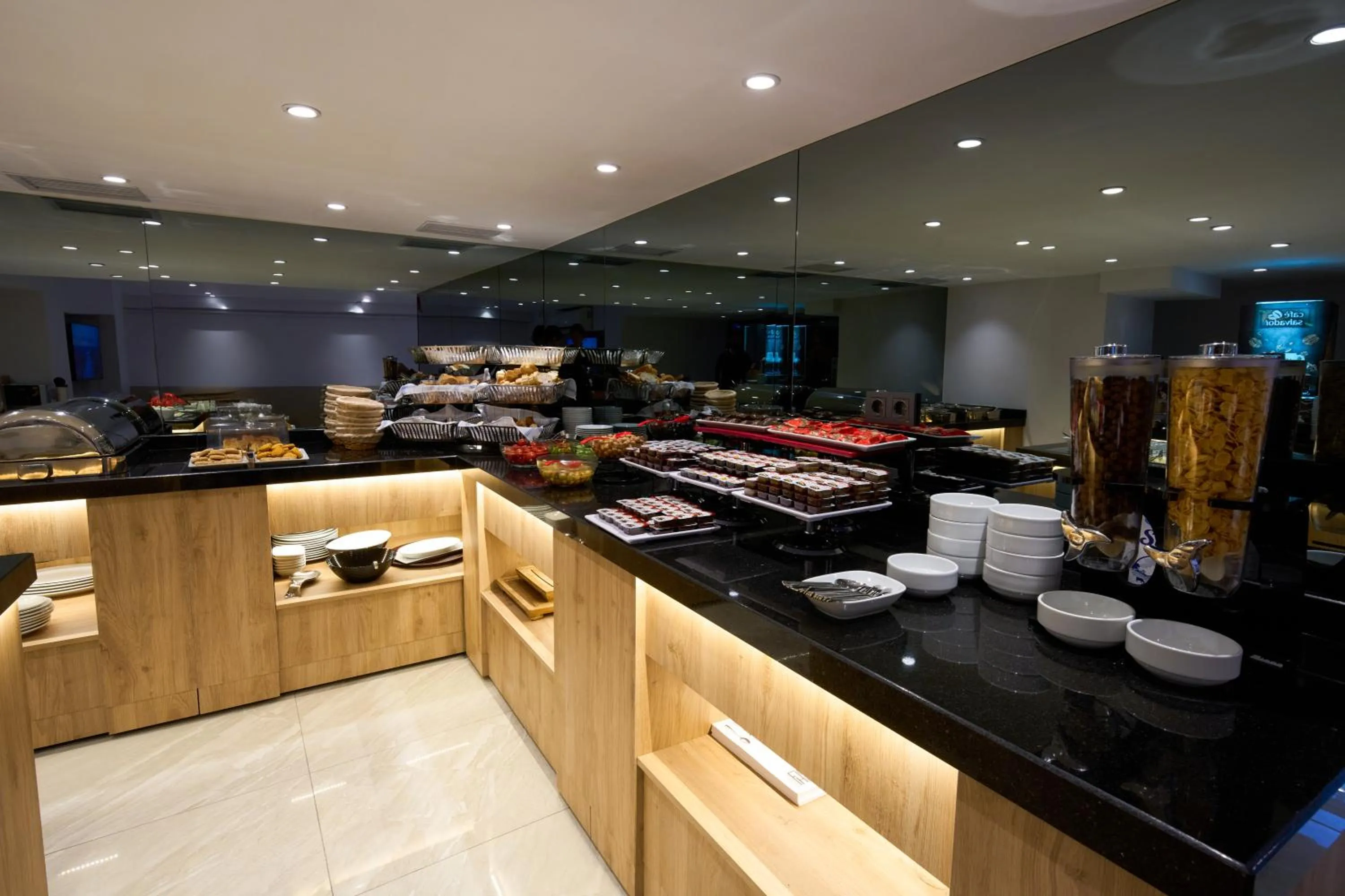 Restaurant/places to eat in Osmanbey Fatih Hotel