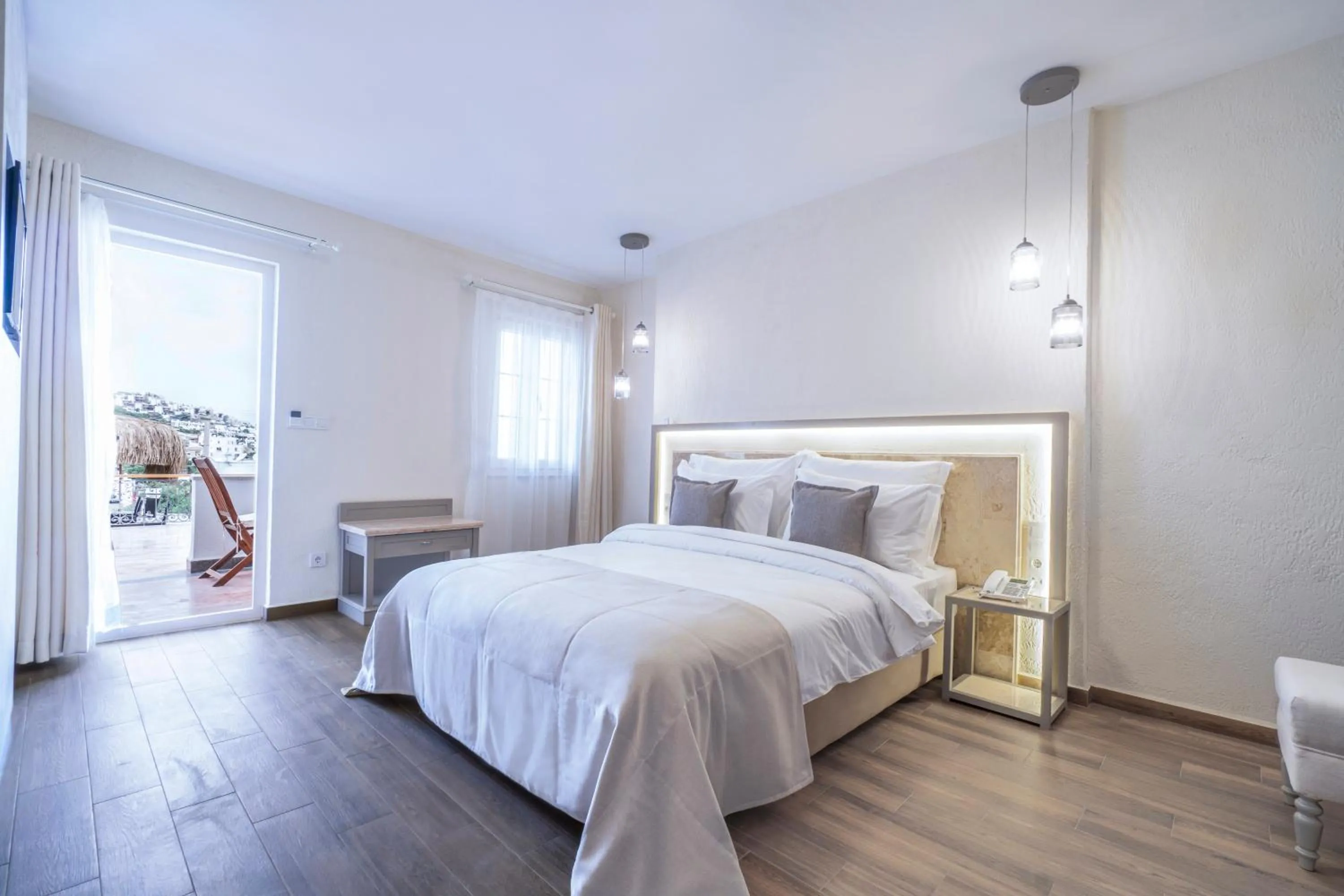 Photo of the whole room, Bed in Elementa Boutique Hotel - Adults Only