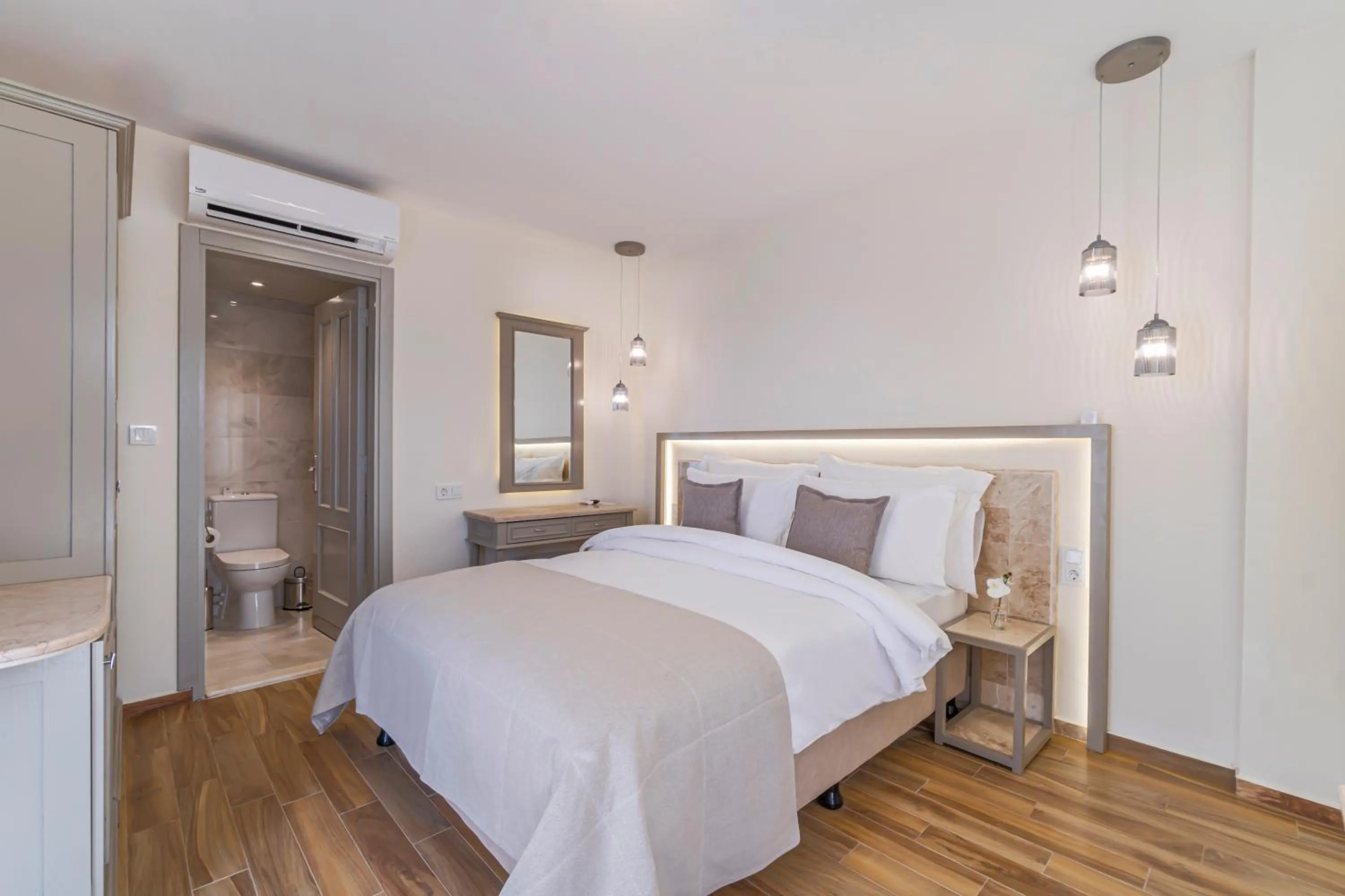 Bedroom, Bed in Elementa Boutique Hotel - Adults Only