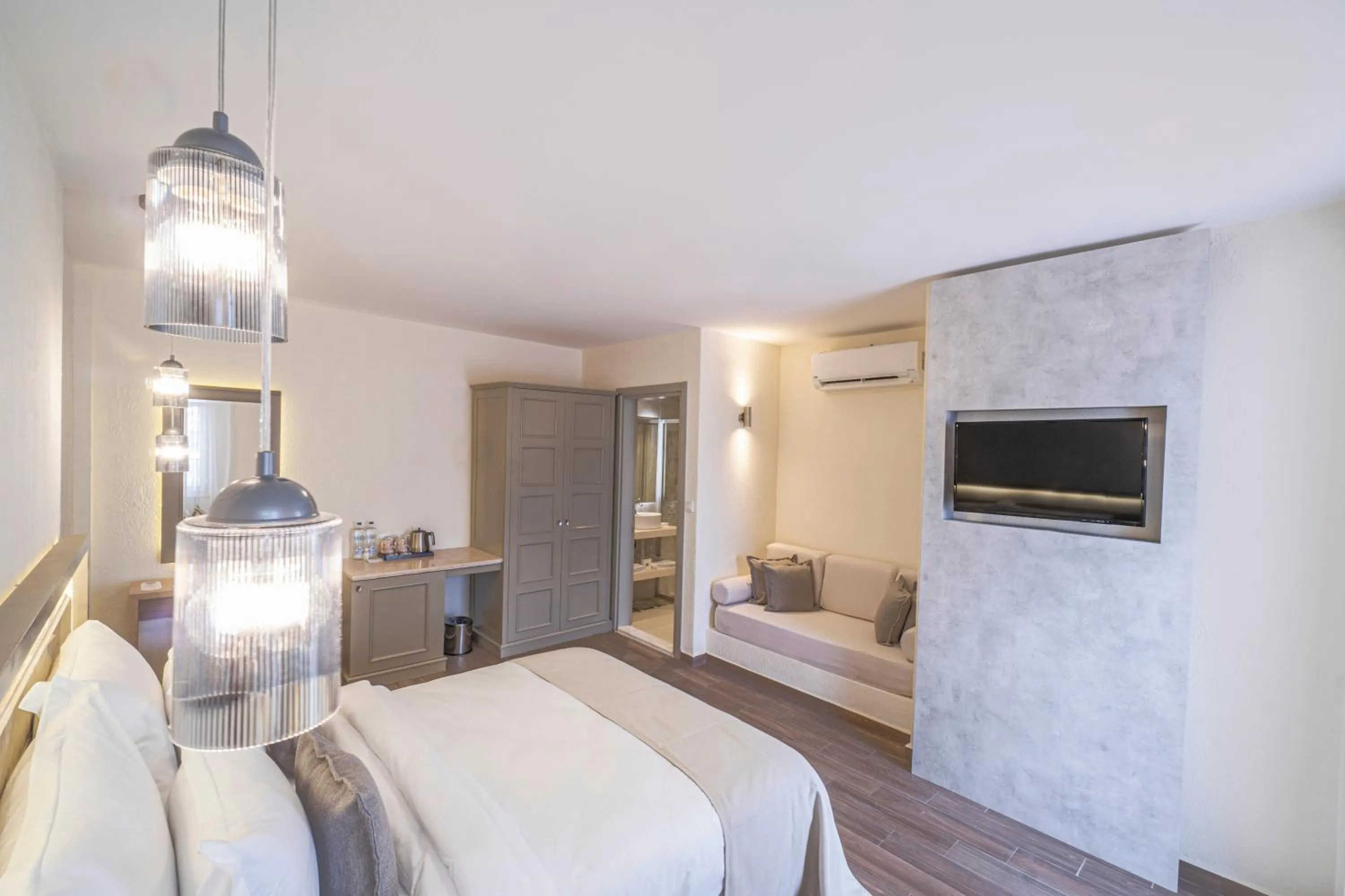 Photo of the whole room, Bed in Elementa Boutique Hotel - Adults Only