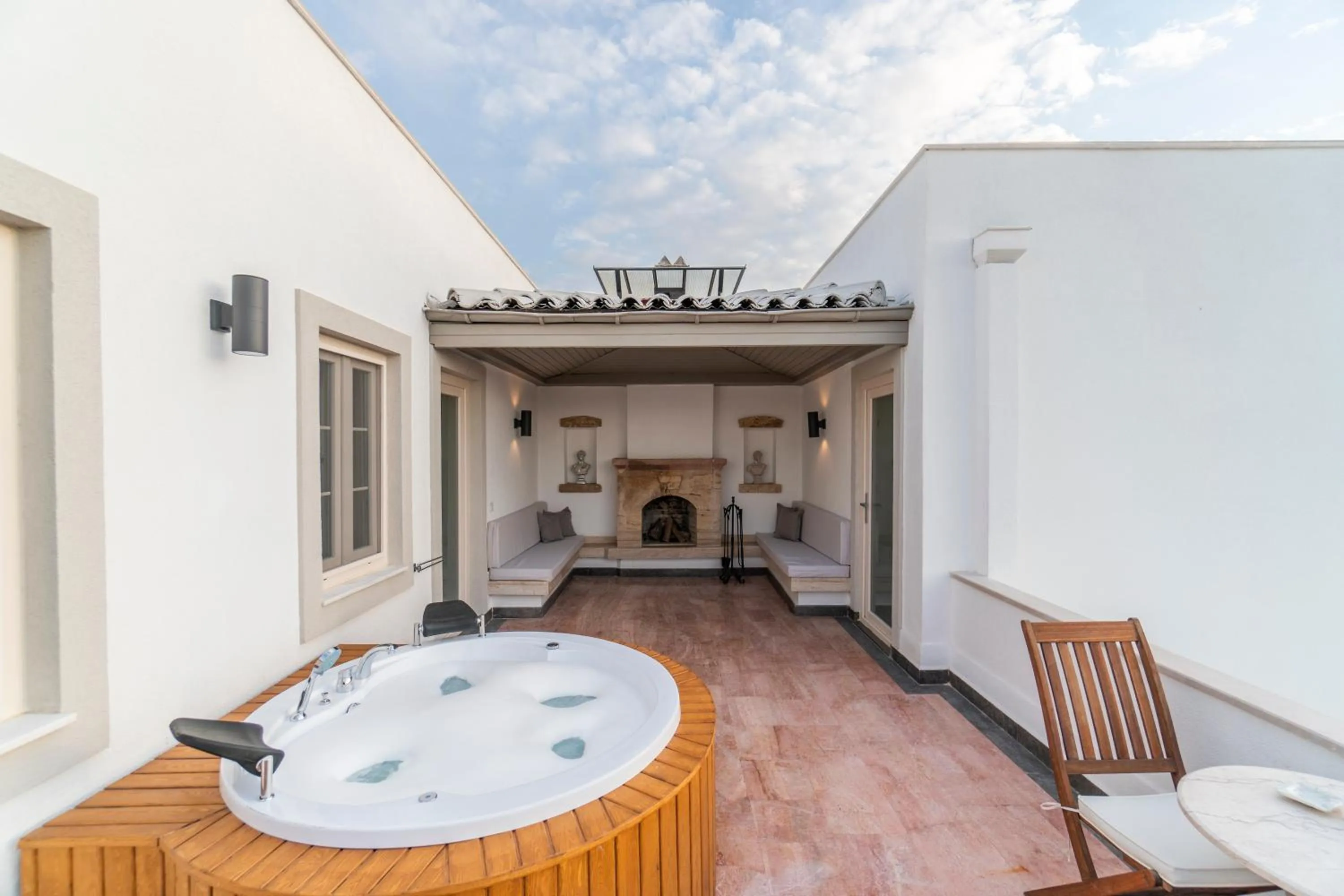 Hot Tub in Elementa Boutique Hotel - Adults Only