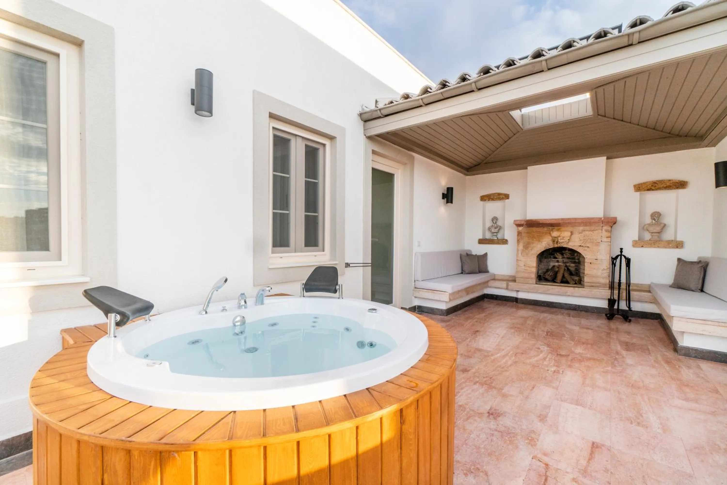Hot Tub in Elementa Boutique Hotel - Adults Only