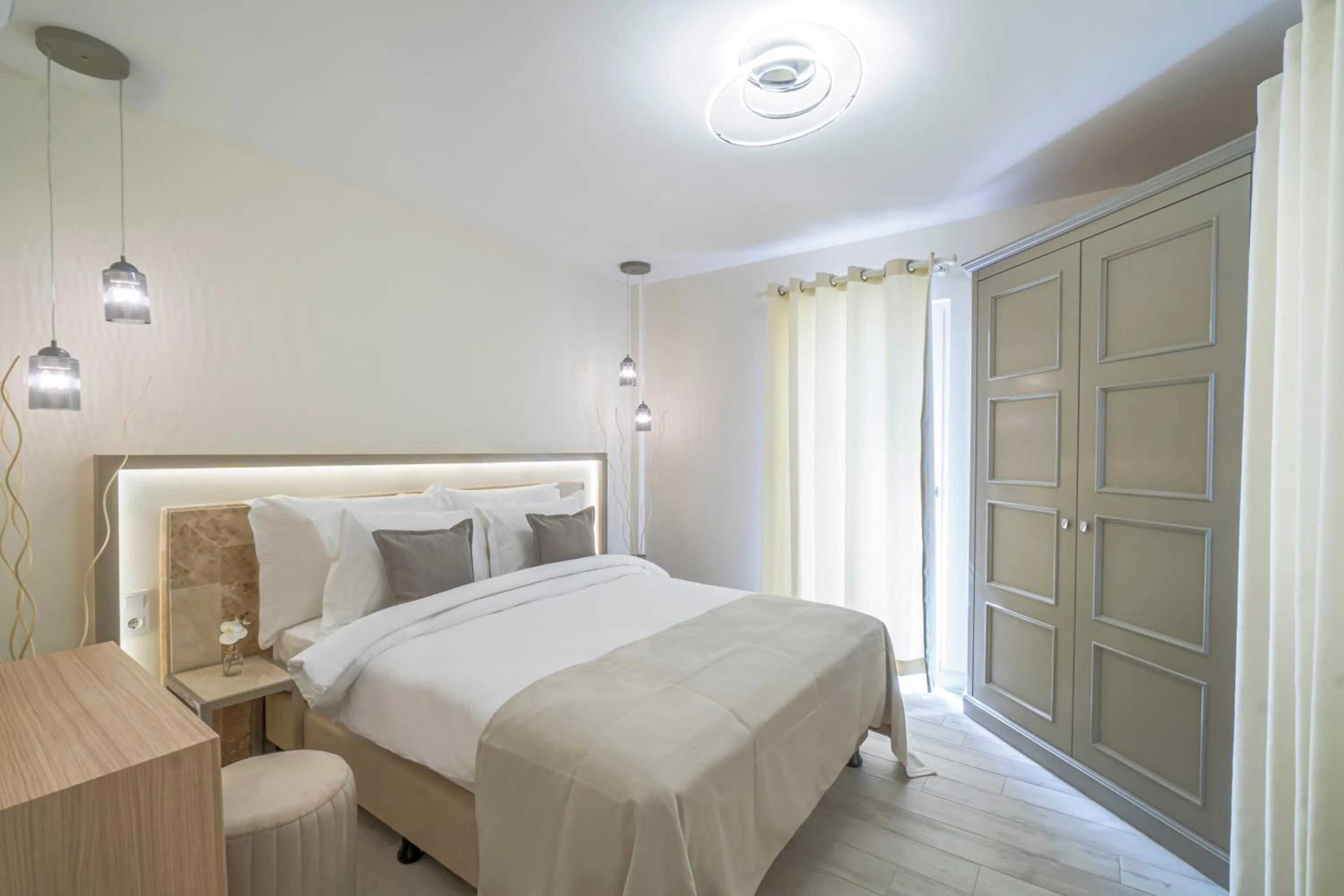Bedroom, Bed in Elementa Boutique Hotel - Adults Only