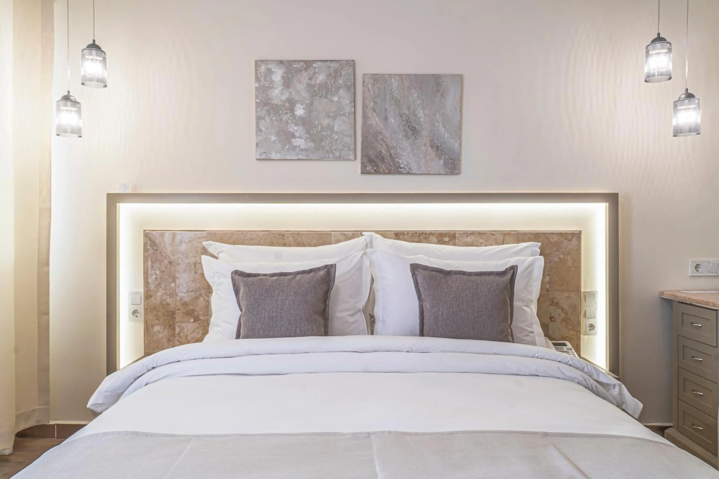 Bedroom, Bed in Elementa Boutique Hotel - Adults Only