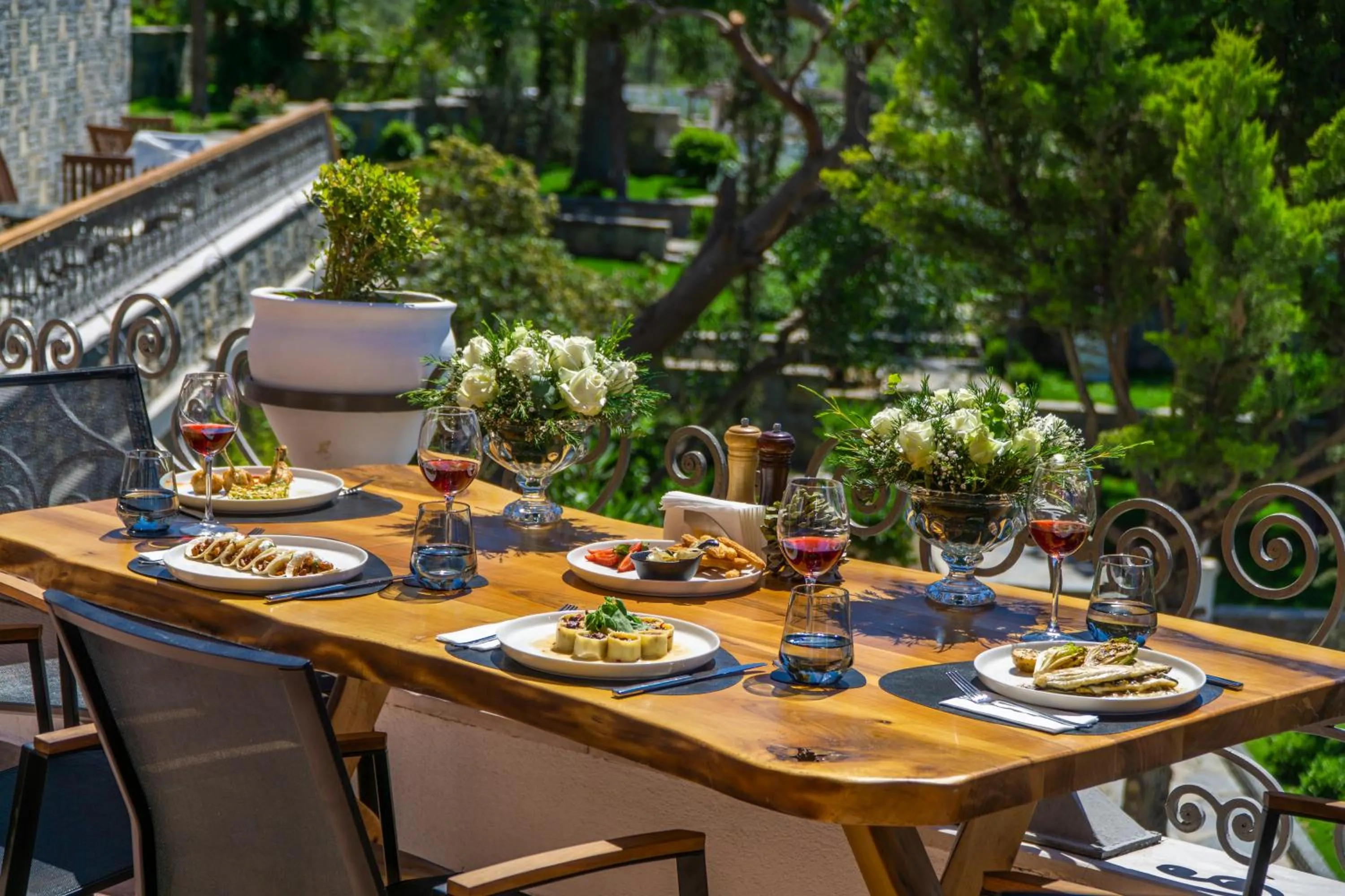 Restaurant/places to eat in Elementa Boutique Hotel - Adults Only