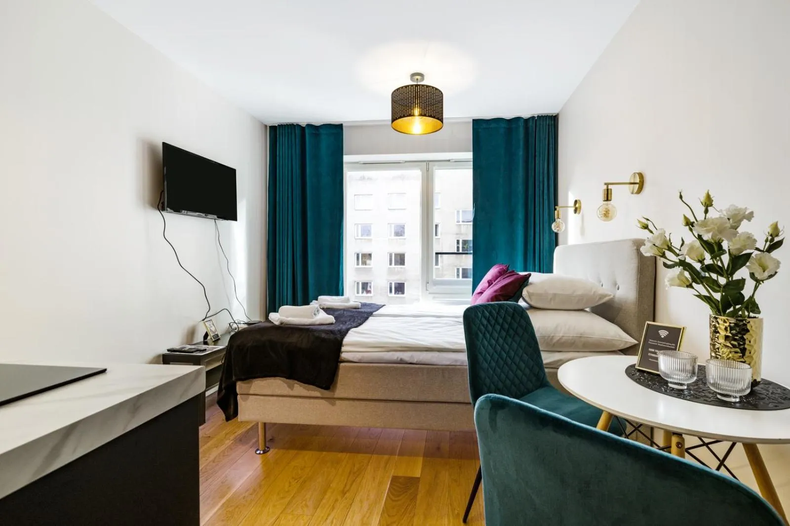 Living room, Bed in Bob W Tallinn City Centre - Avangard