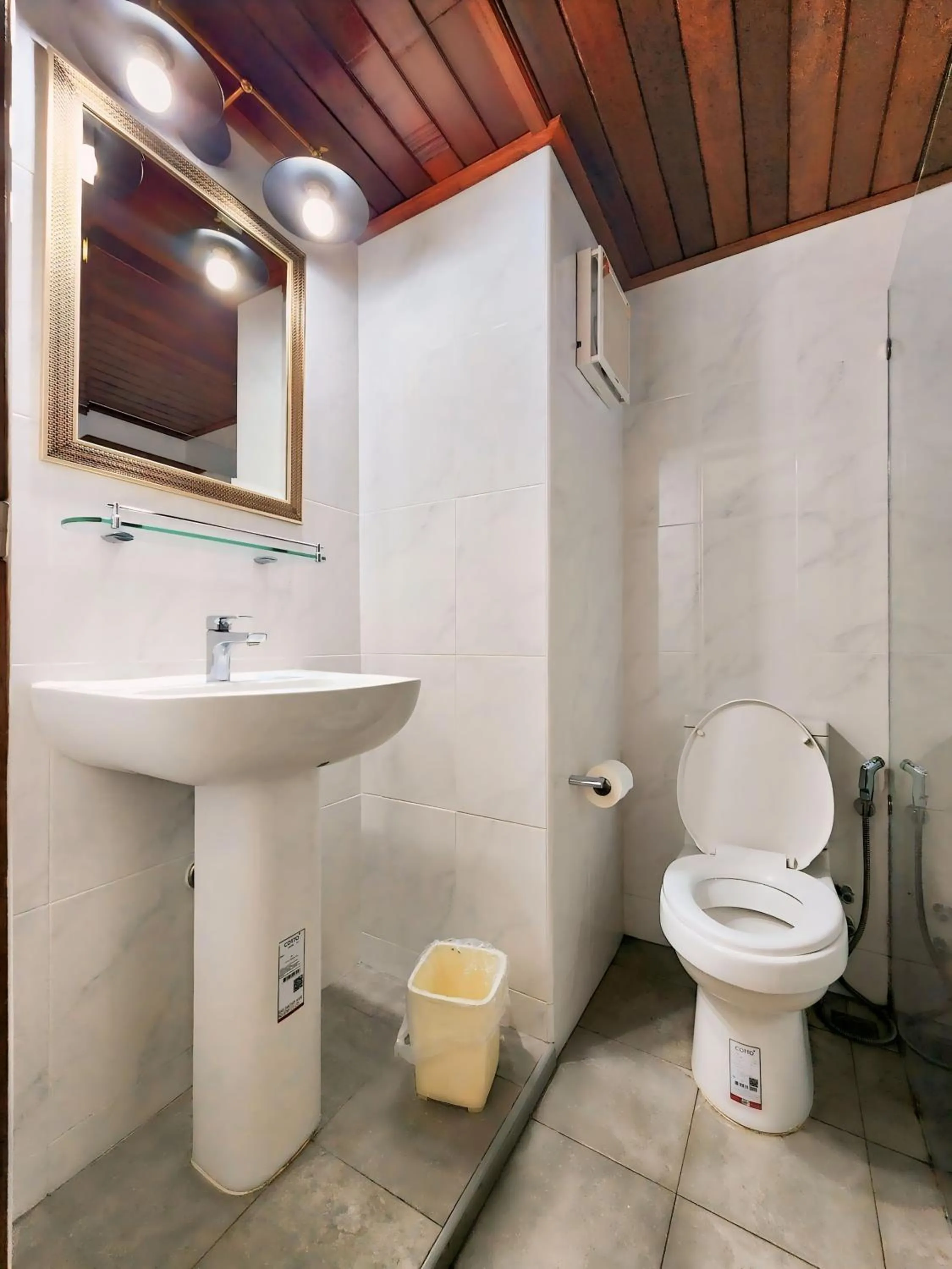 Bathroom in Siam Palace Hotel