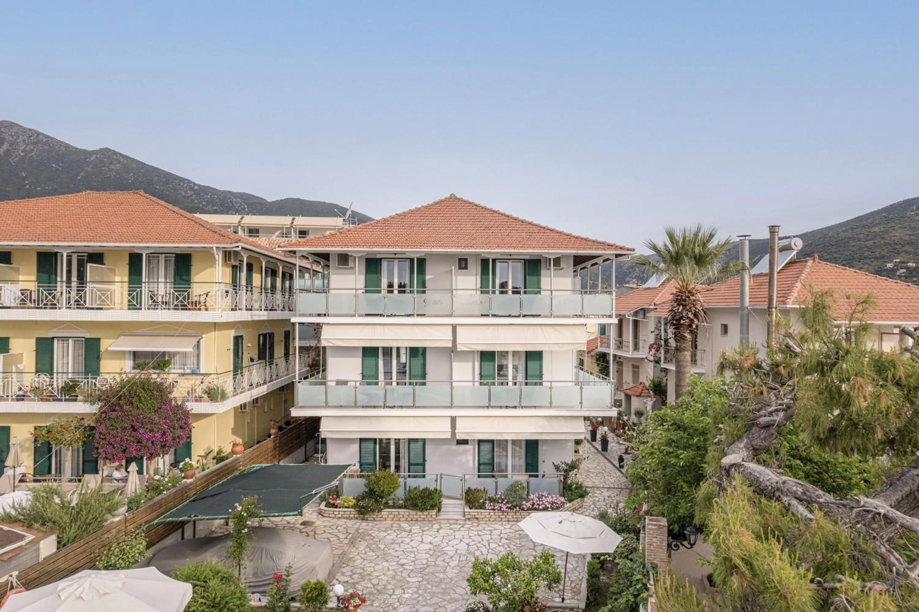 Captain's Seafront Apartments