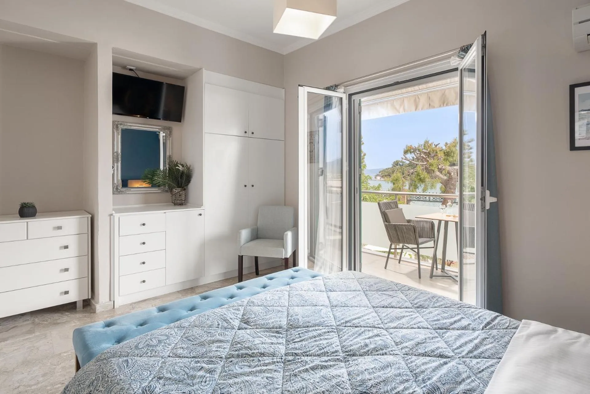 Bed in Captain's Seafront Apartments