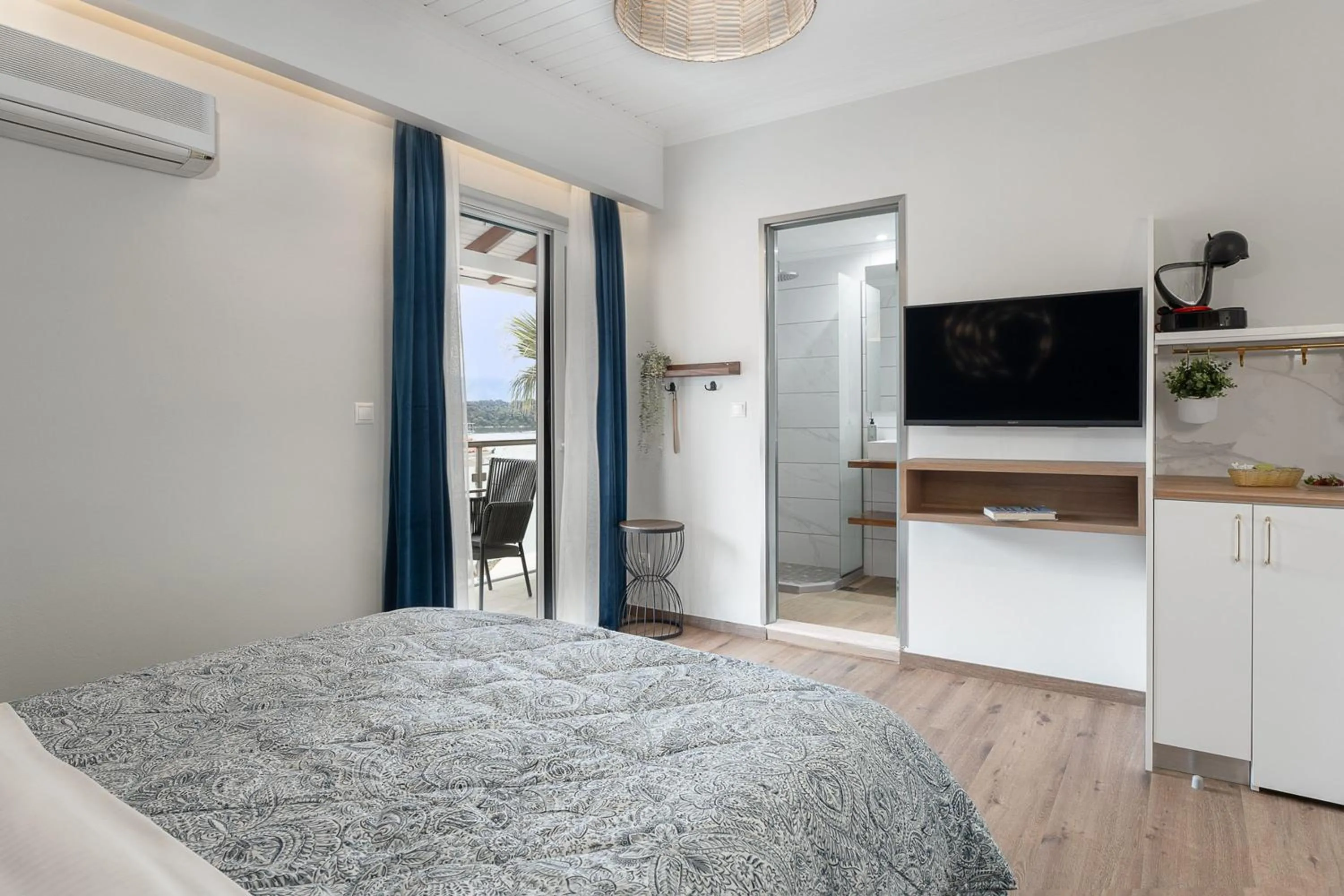 Bed in Captain's Seafront Apartments