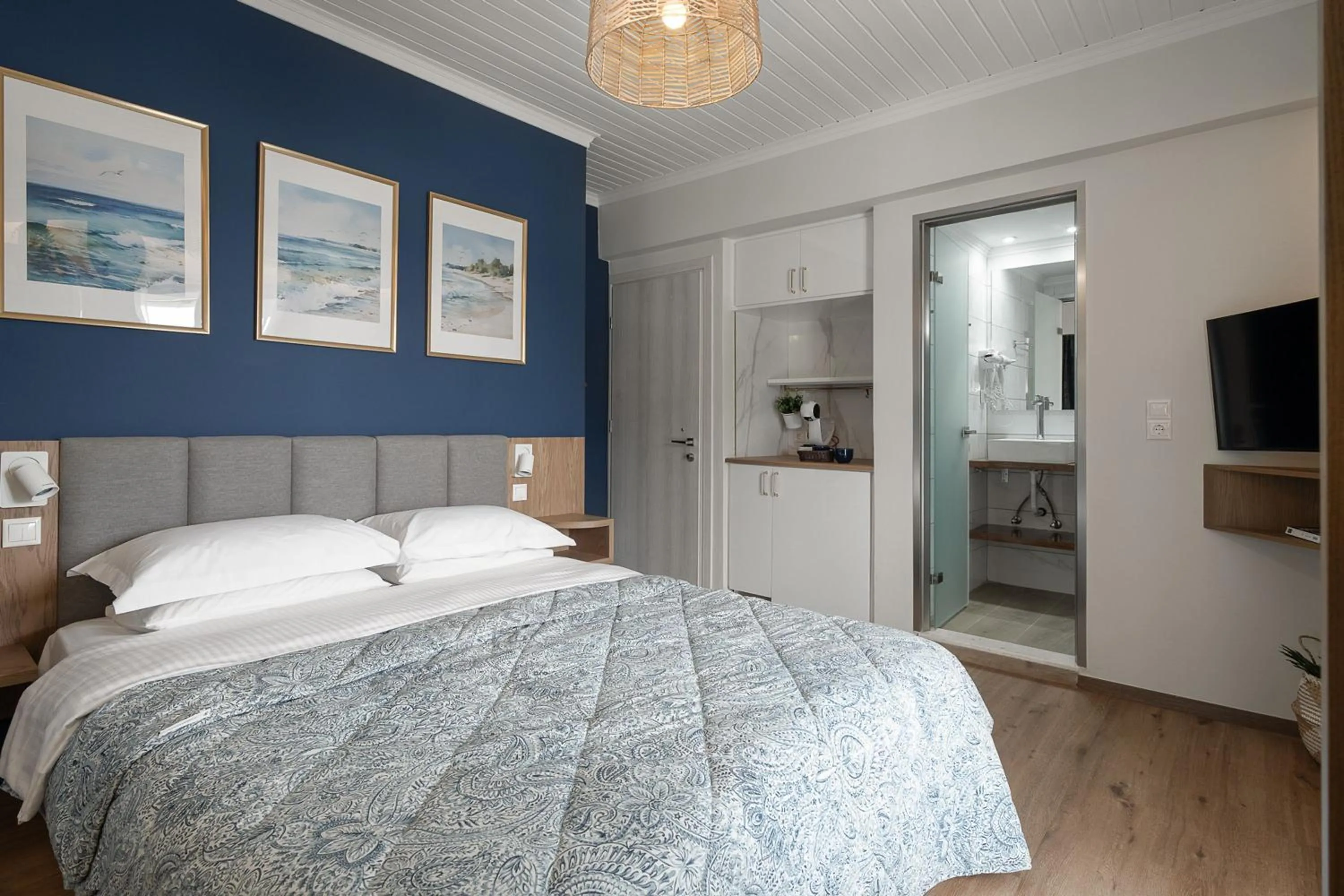 Bed in Captain's Seafront Apartments
