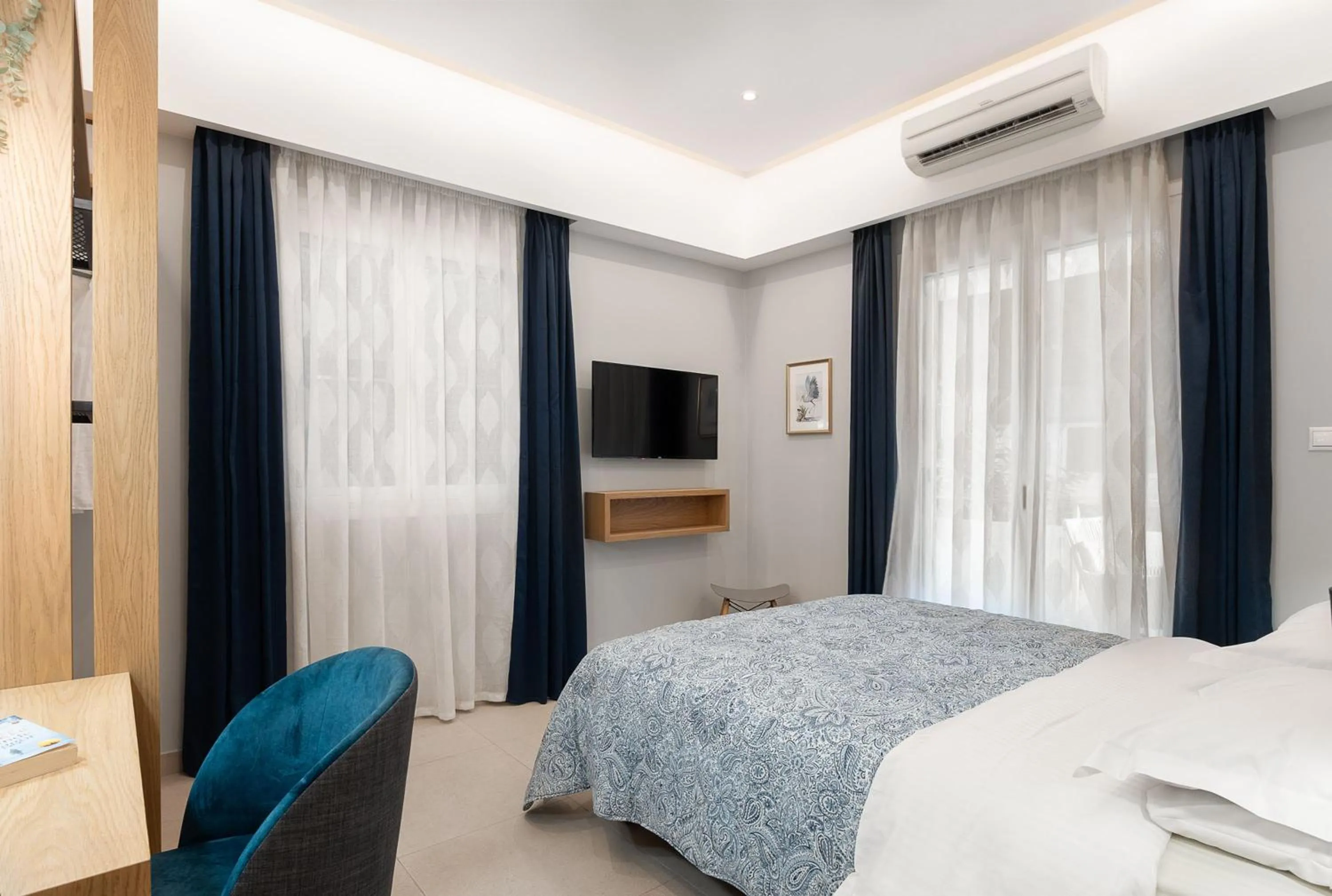 Bed in Captain's Seafront Apartments