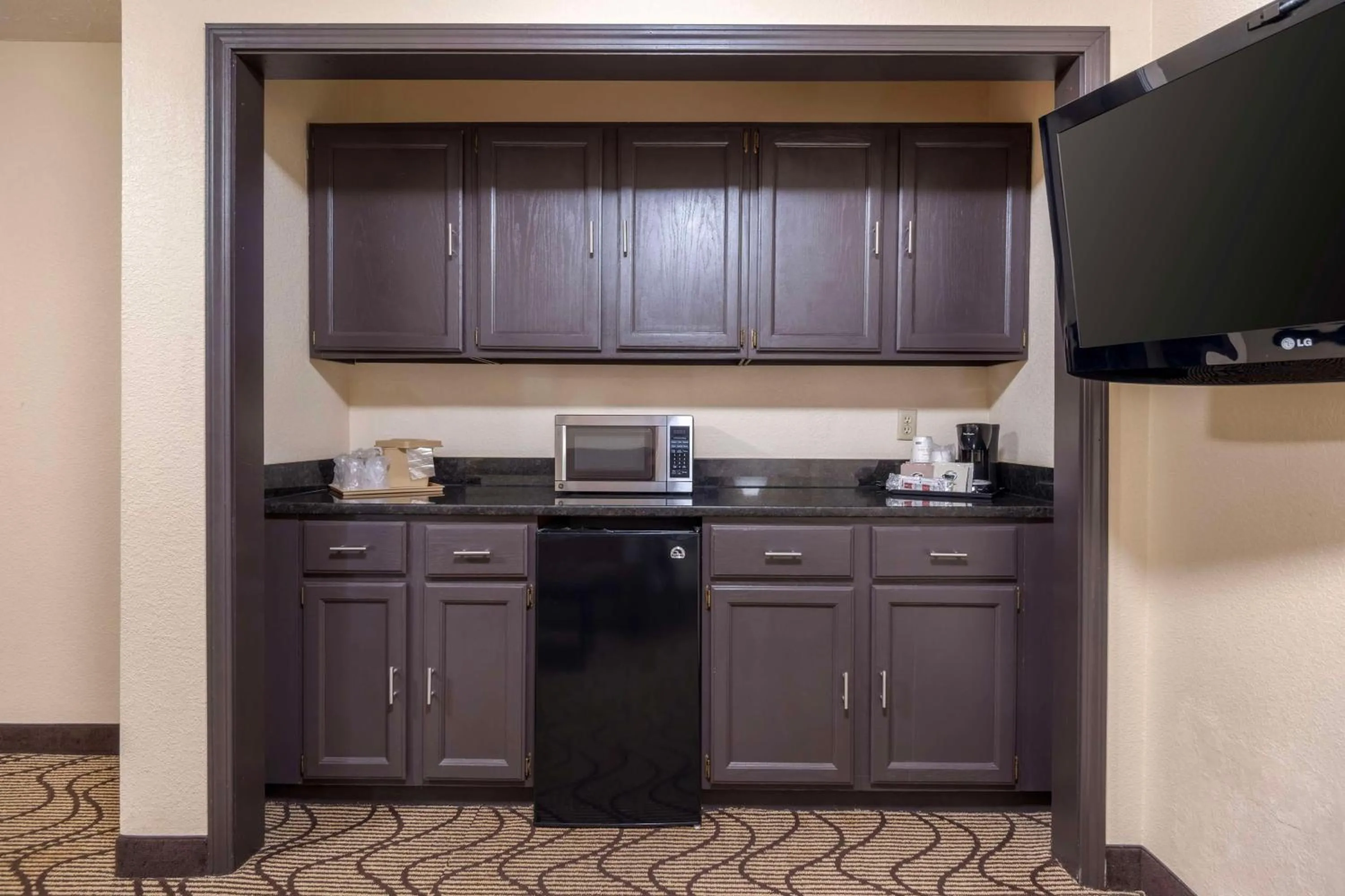 Bedroom in Best Western Campbellsville Inn