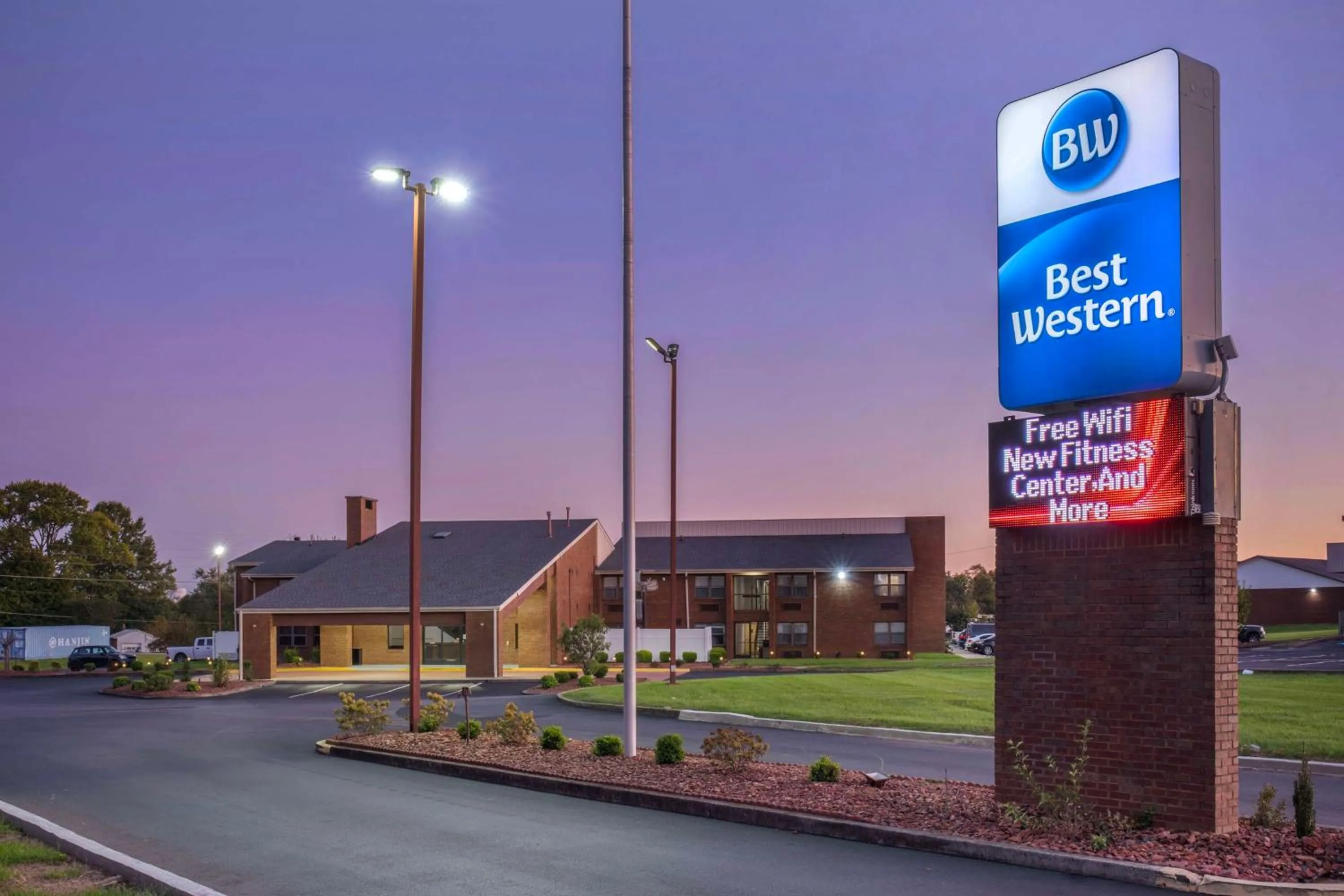 Property building in Best Western Campbellsville Inn