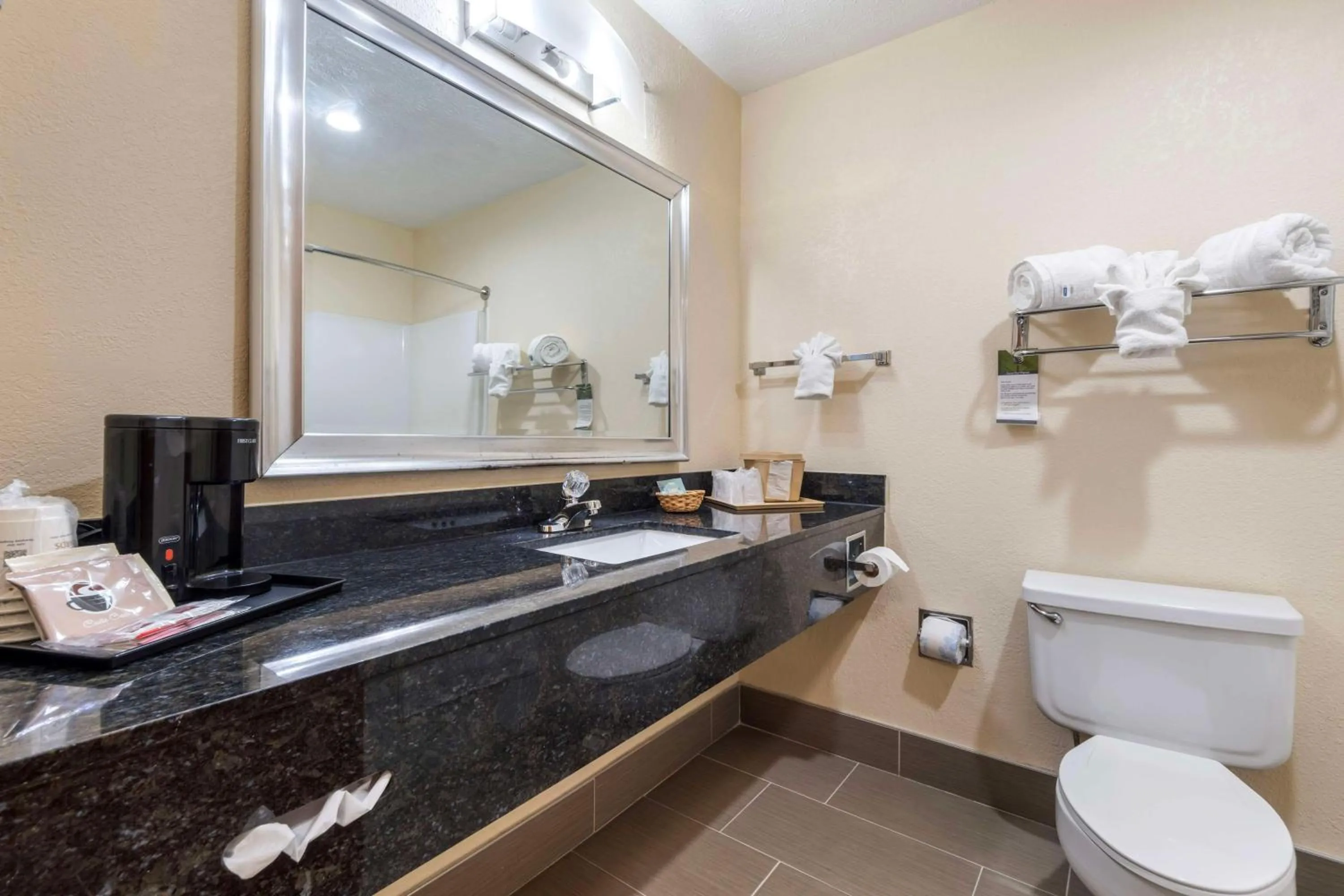 Bathroom in Best Western Campbellsville Inn