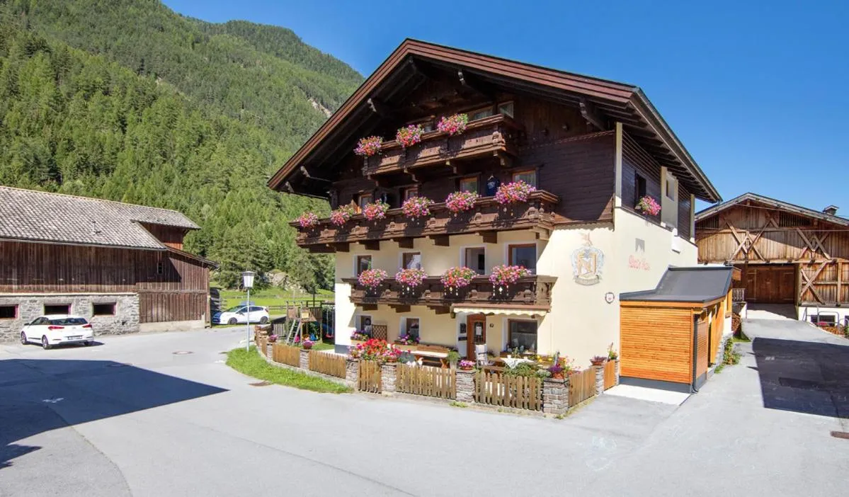 Property building in Albert'n Haus