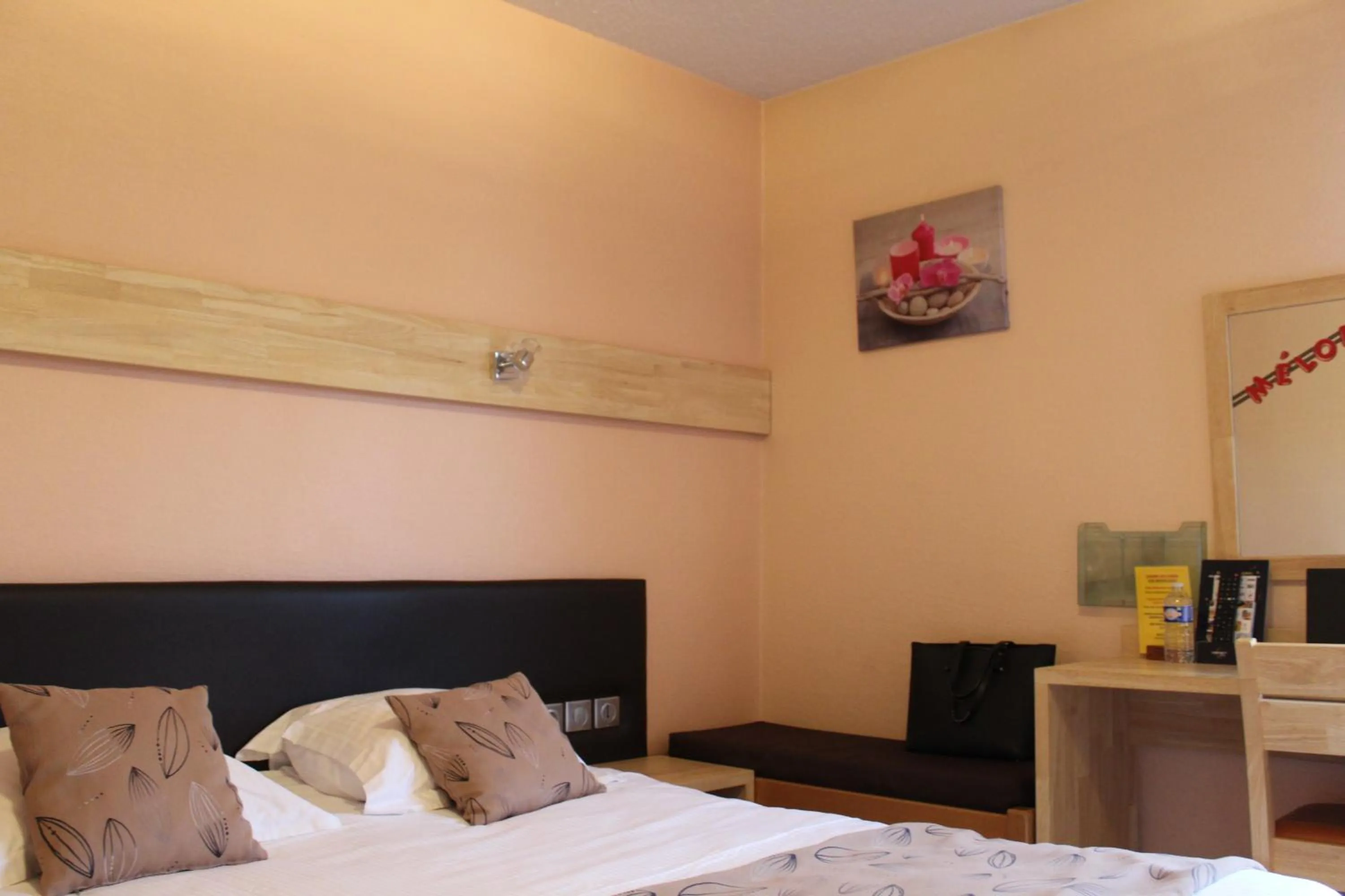 Bed in Hôtel Mélodie