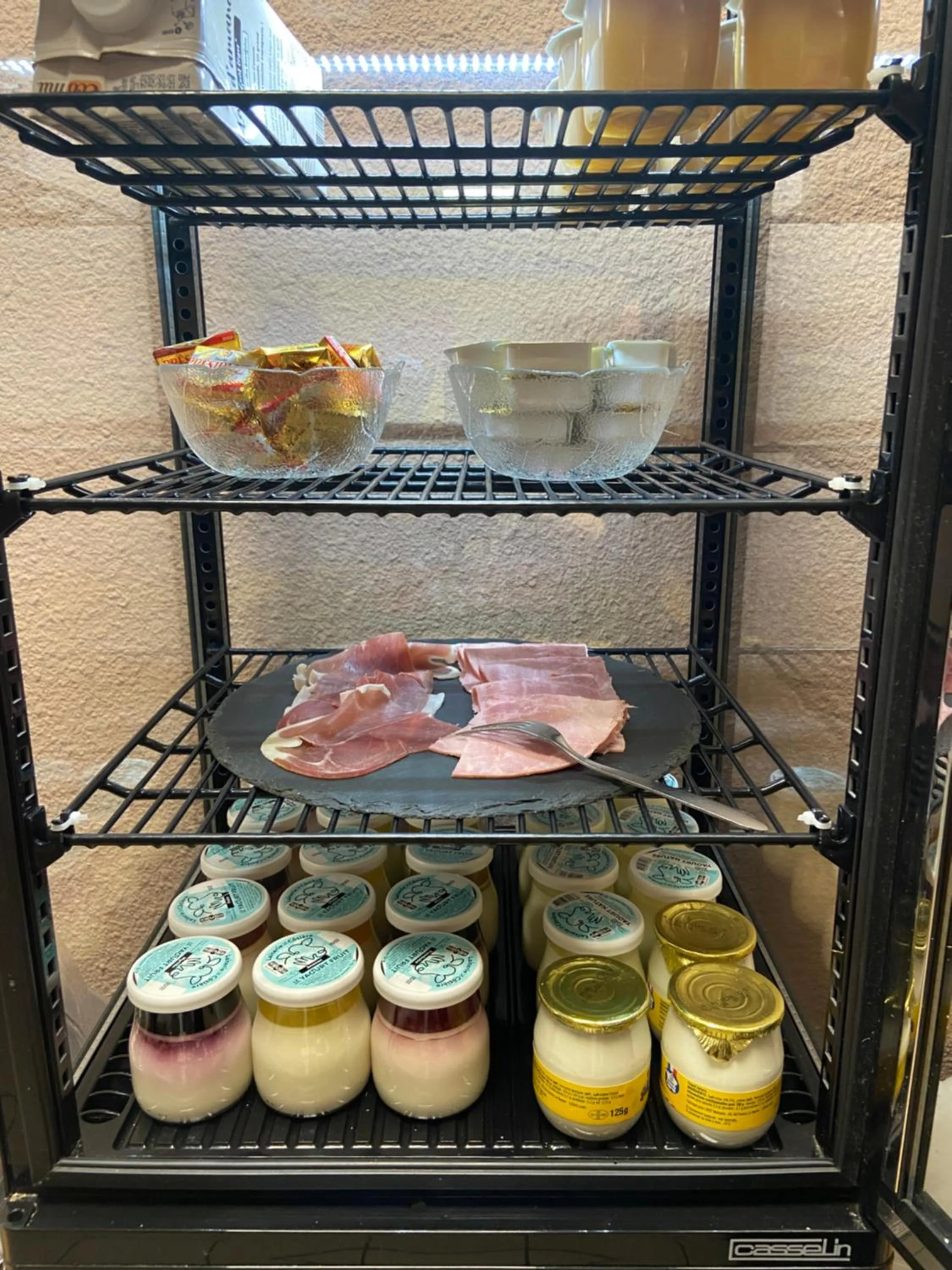 Food and drinks in Hôtel Mélodie