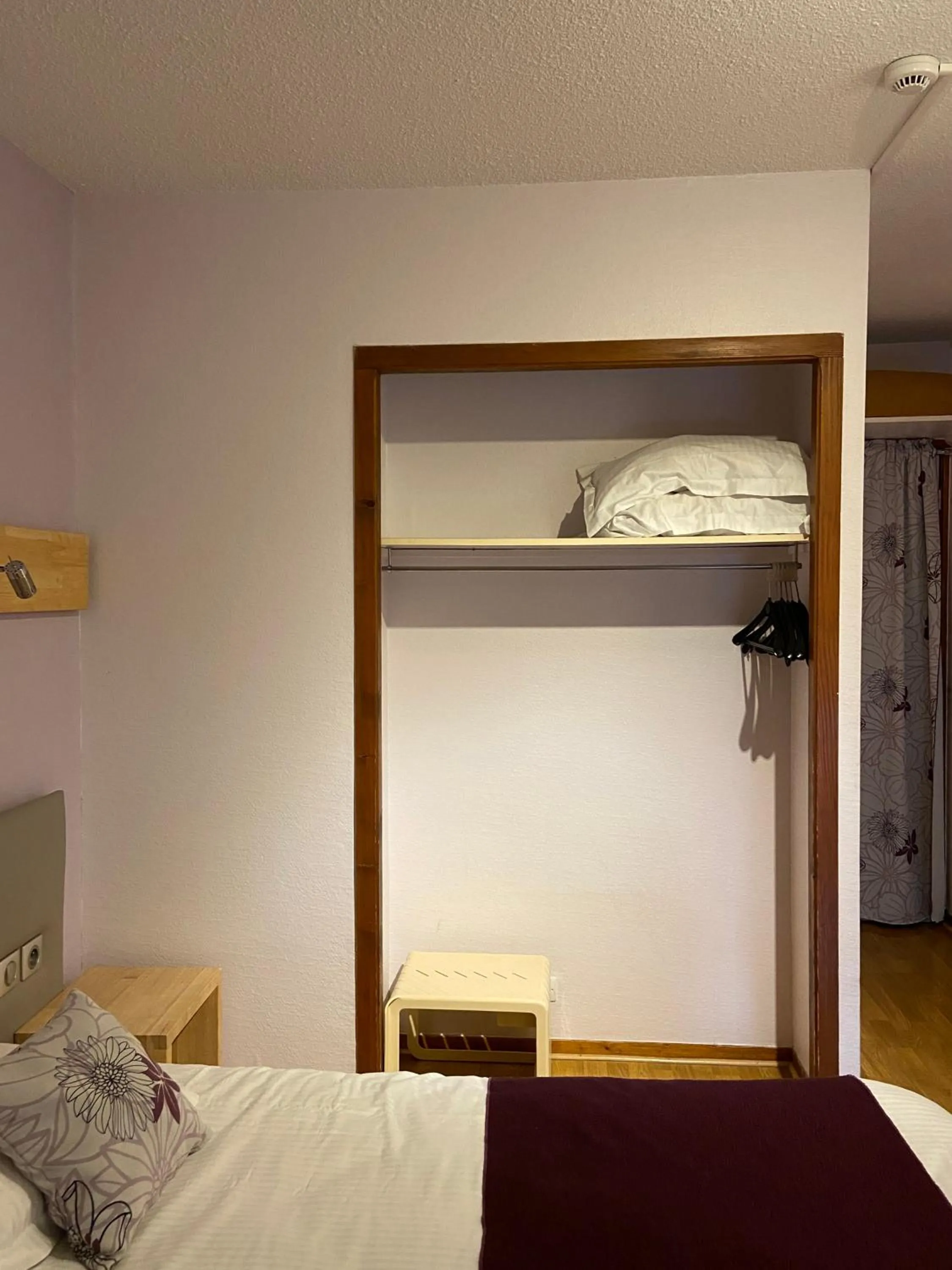 Bed in Hôtel Mélodie