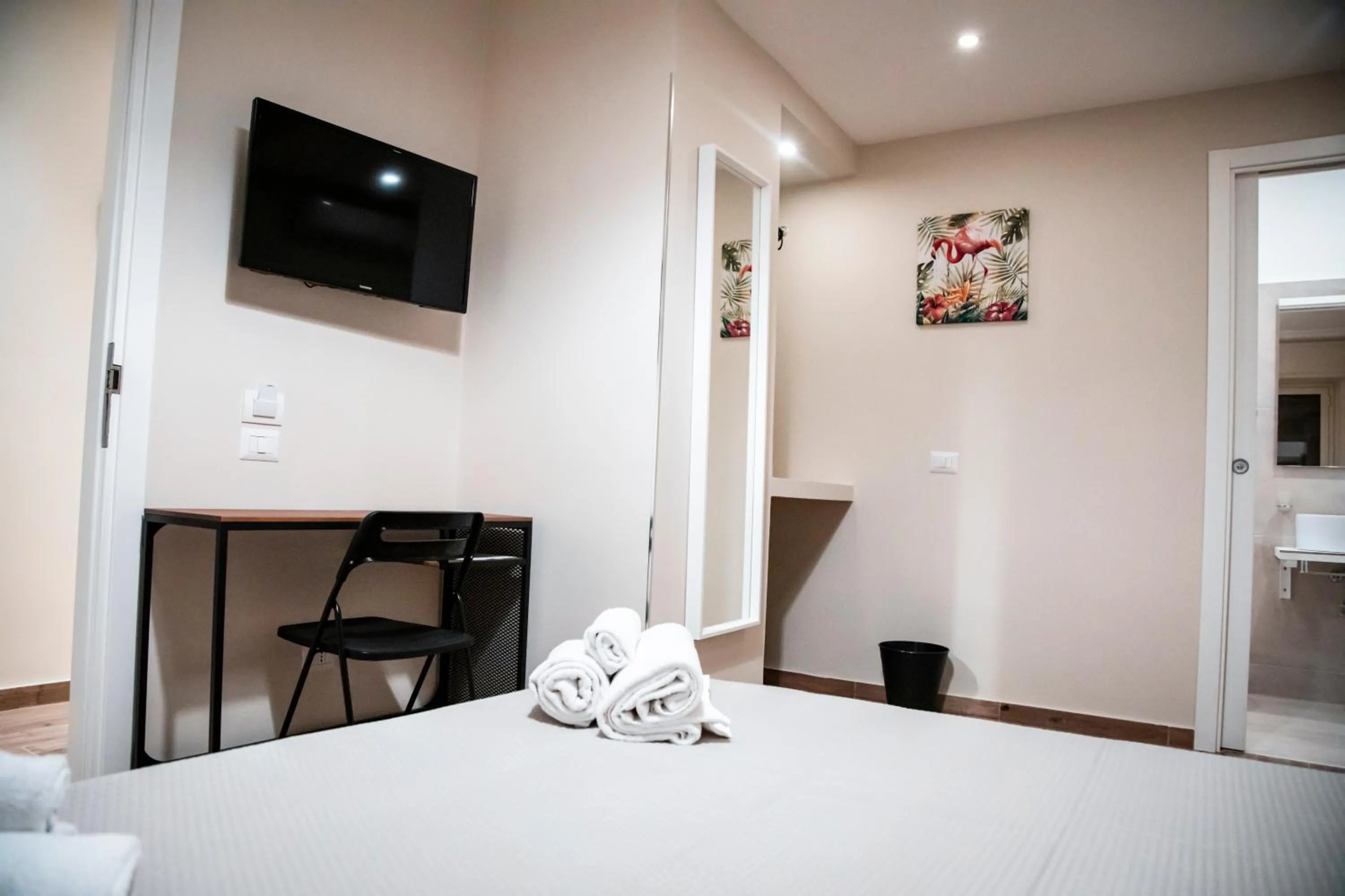 Photo of the whole room, Bed in Khome Giardini Naxos