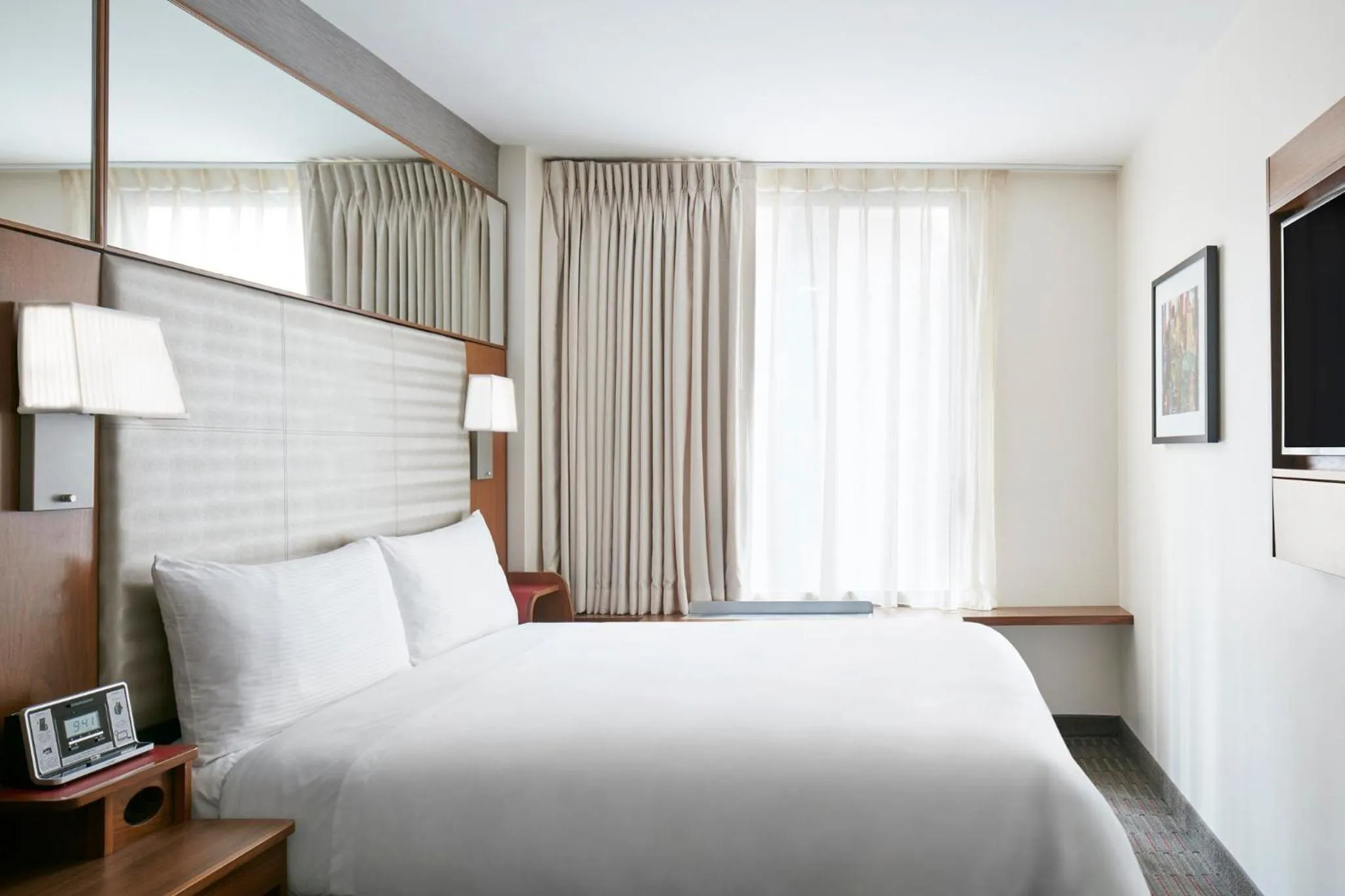 Photo of the whole room, Bed in Club Quarters Hotel Grand Central, New York