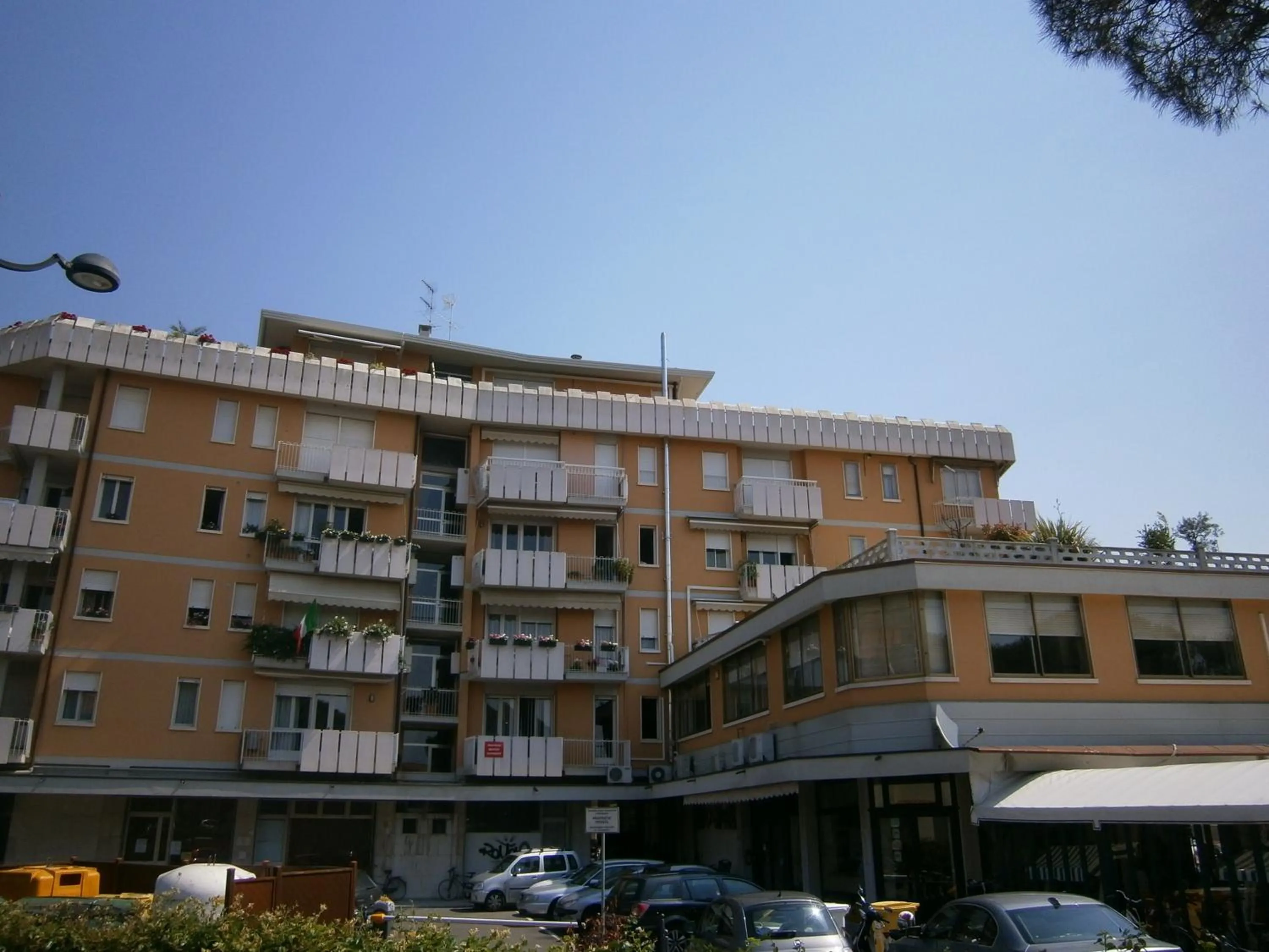 Property building in Condominio Commerciale