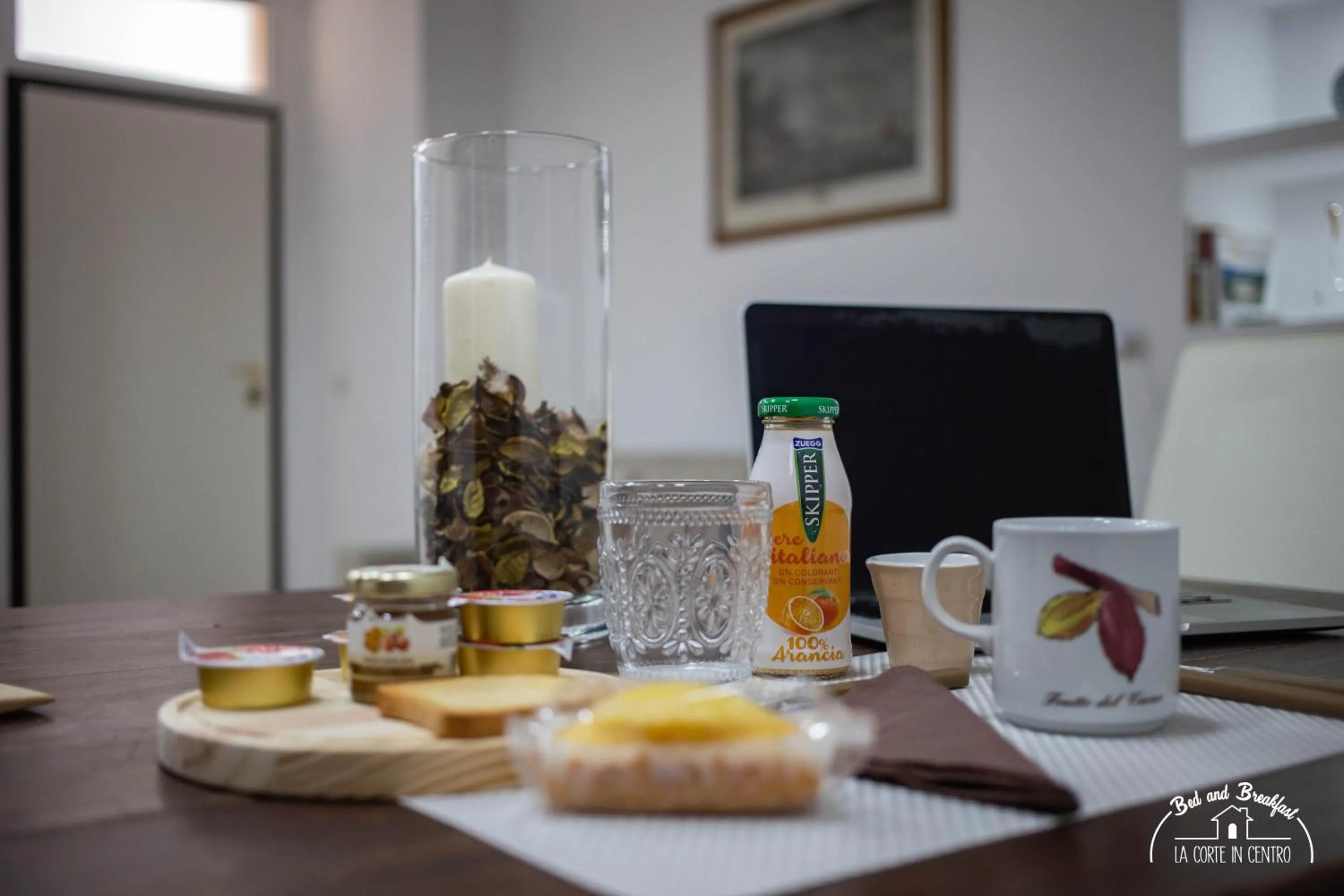 Italian breakfast in b&b la corte in centro